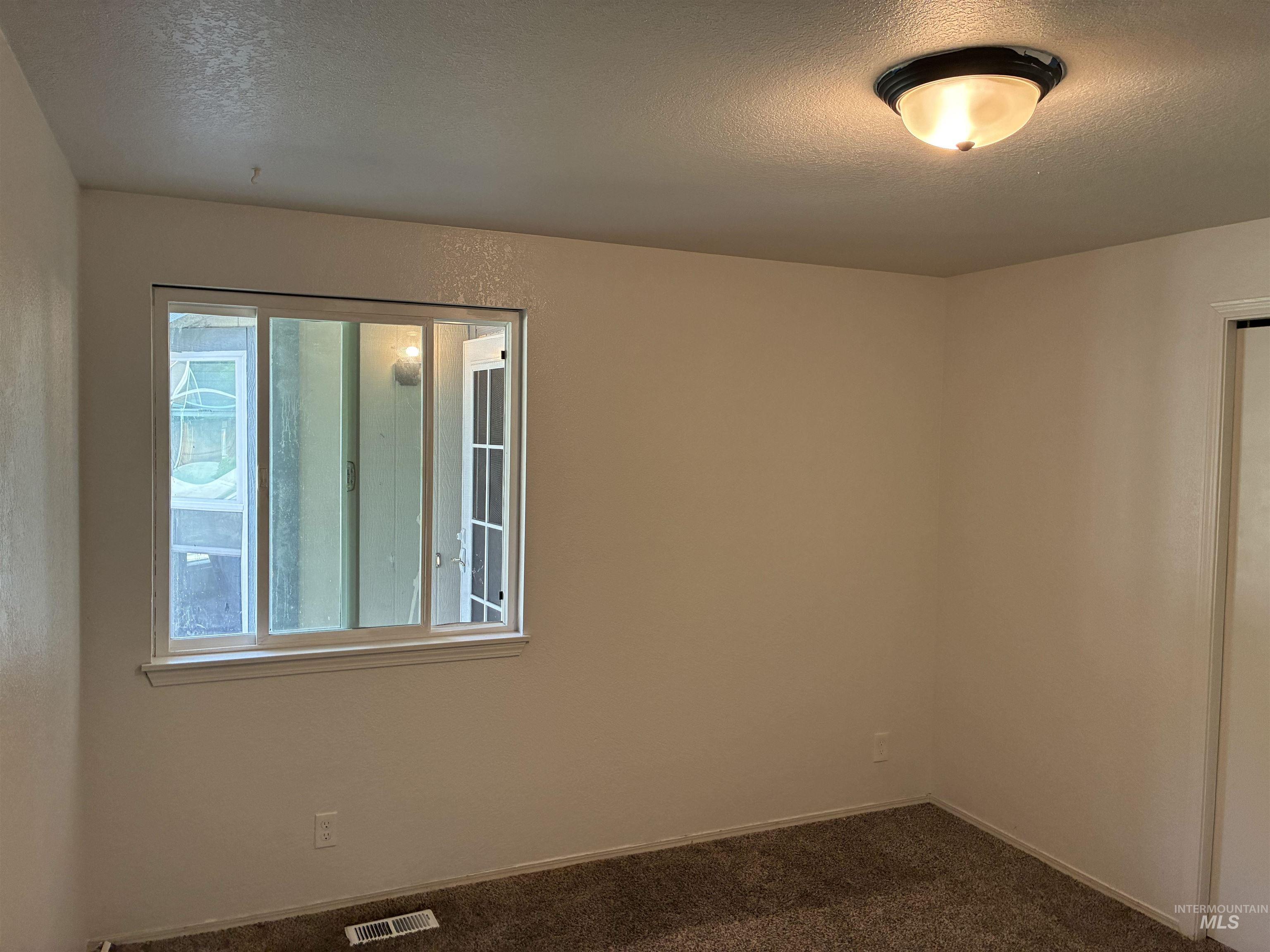 1911 W Tracy Ct Property Photo 44