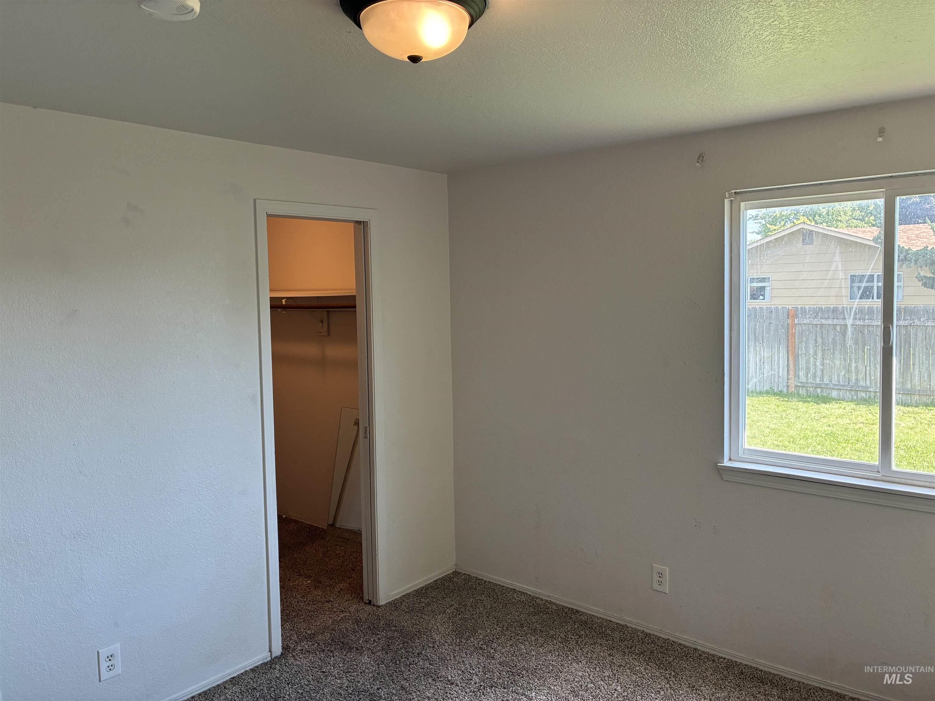 1911 W Tracy Ct Property Photo 47