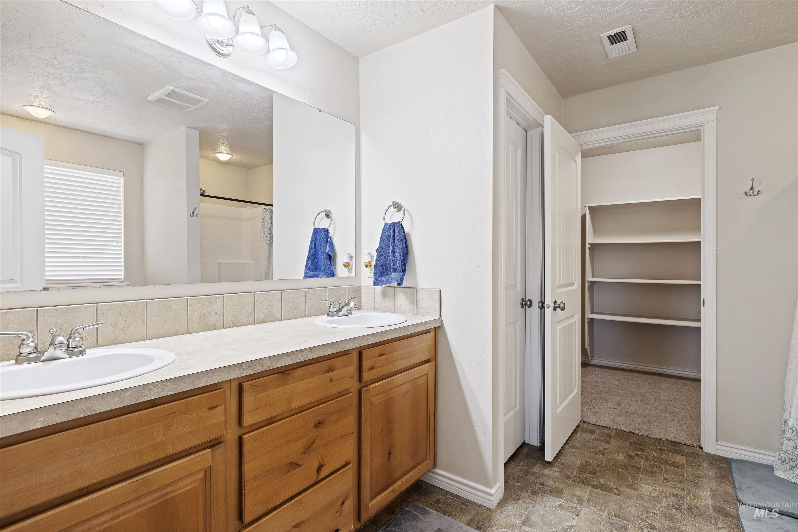 4844 N Schubert Ave. Property Photo 15