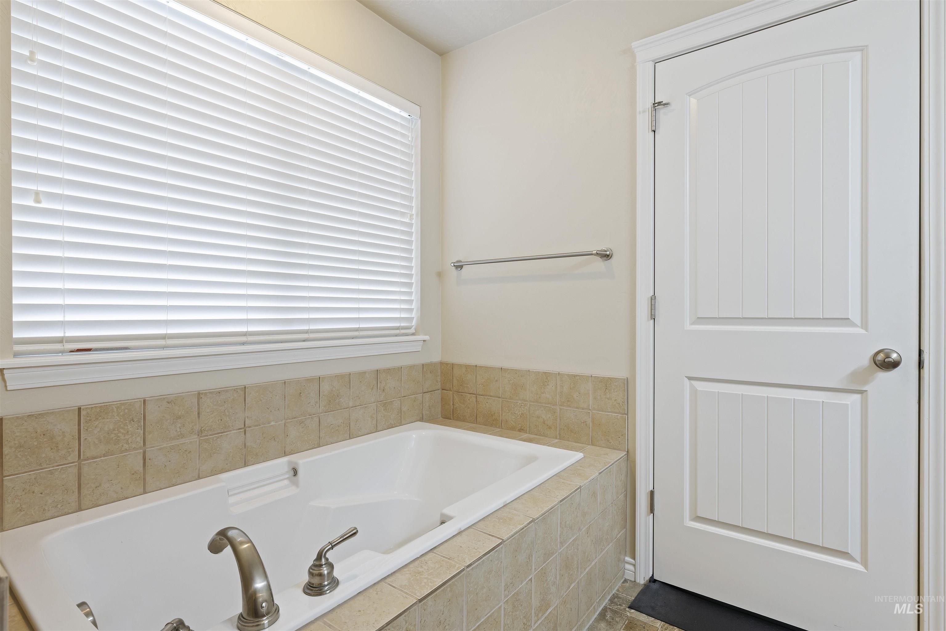 4844 N Schubert Ave. Property Photo 16
