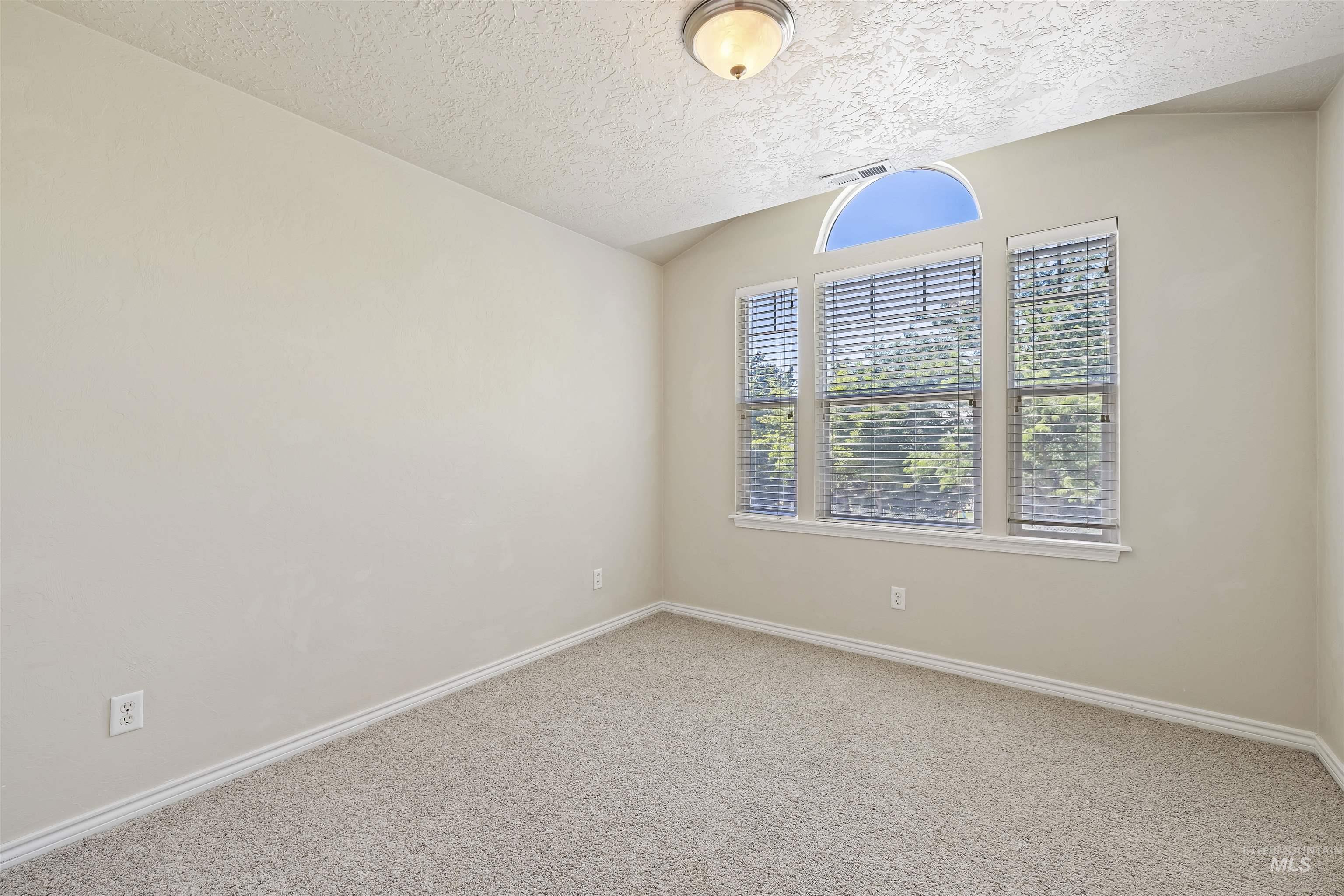 4844 N Schubert Ave. Property Photo 19