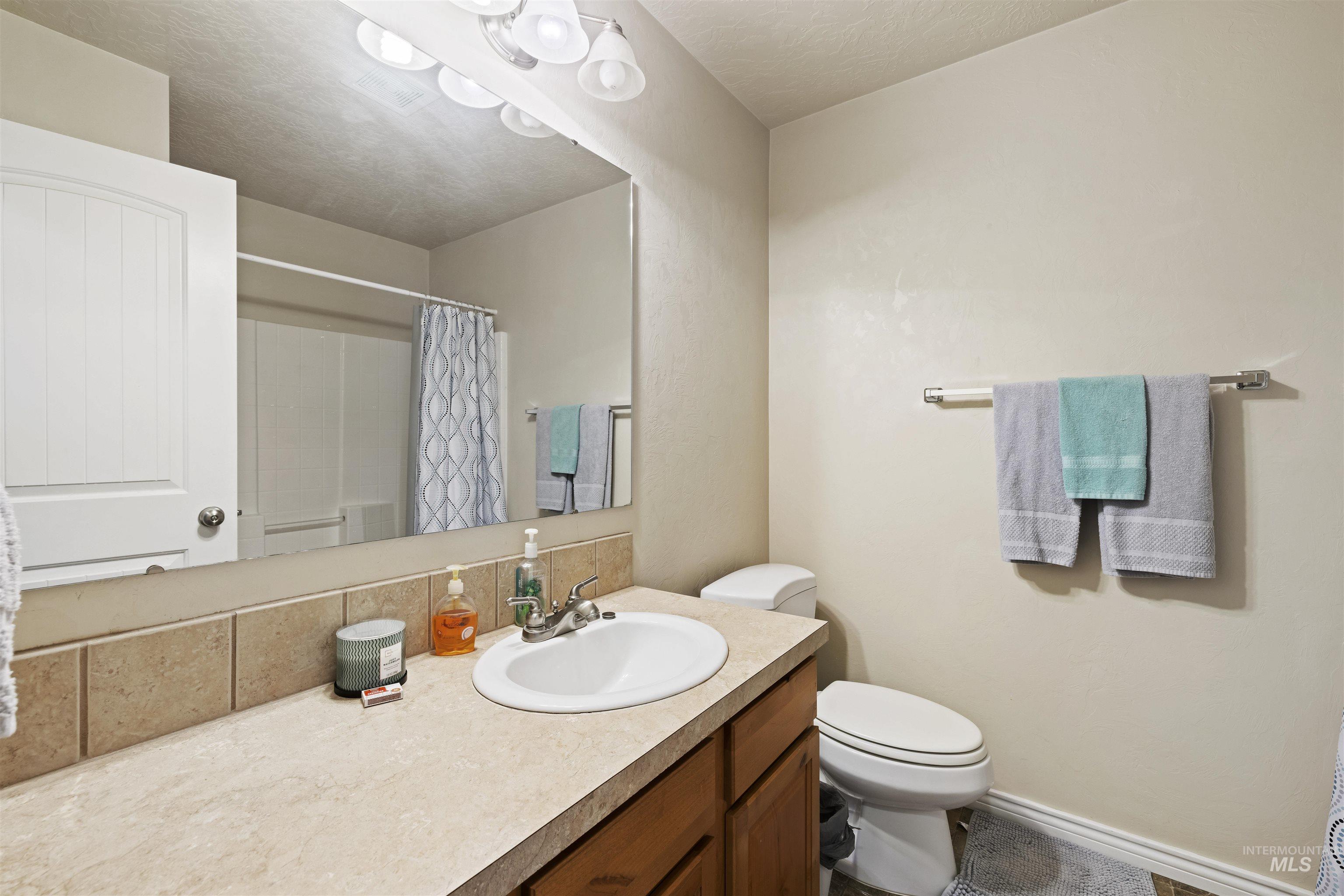4844 N Schubert Ave. Property Photo 21