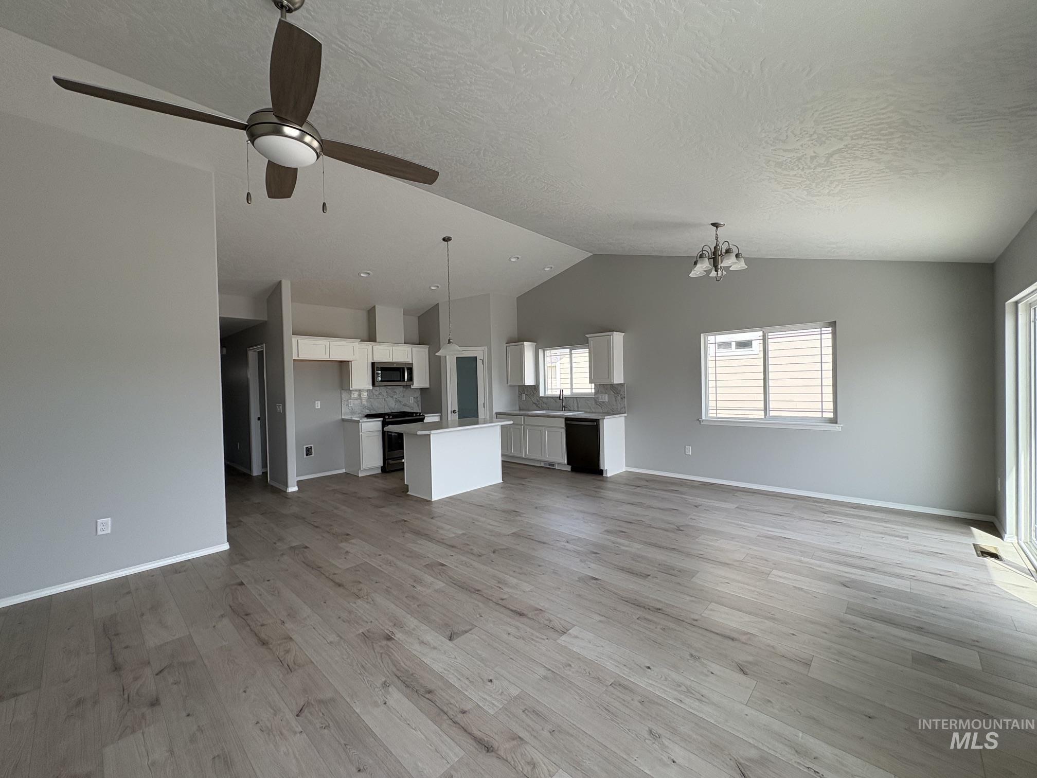 1741 Yellowstone Court Property Photo 2