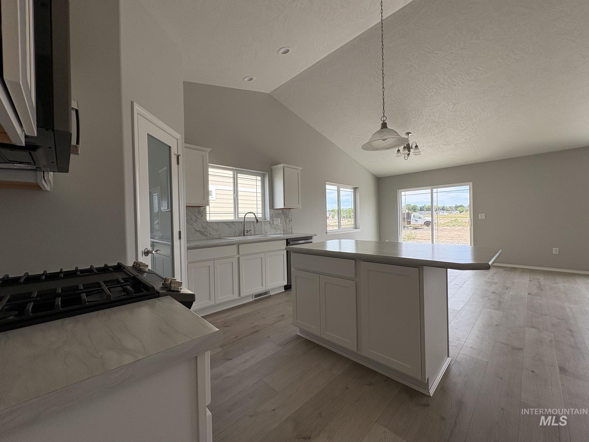 1741 Yellowstone Court Property Photo 4