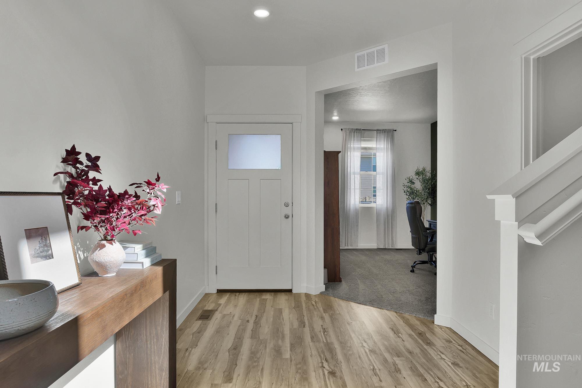 717 Lyra St Property Photo 3