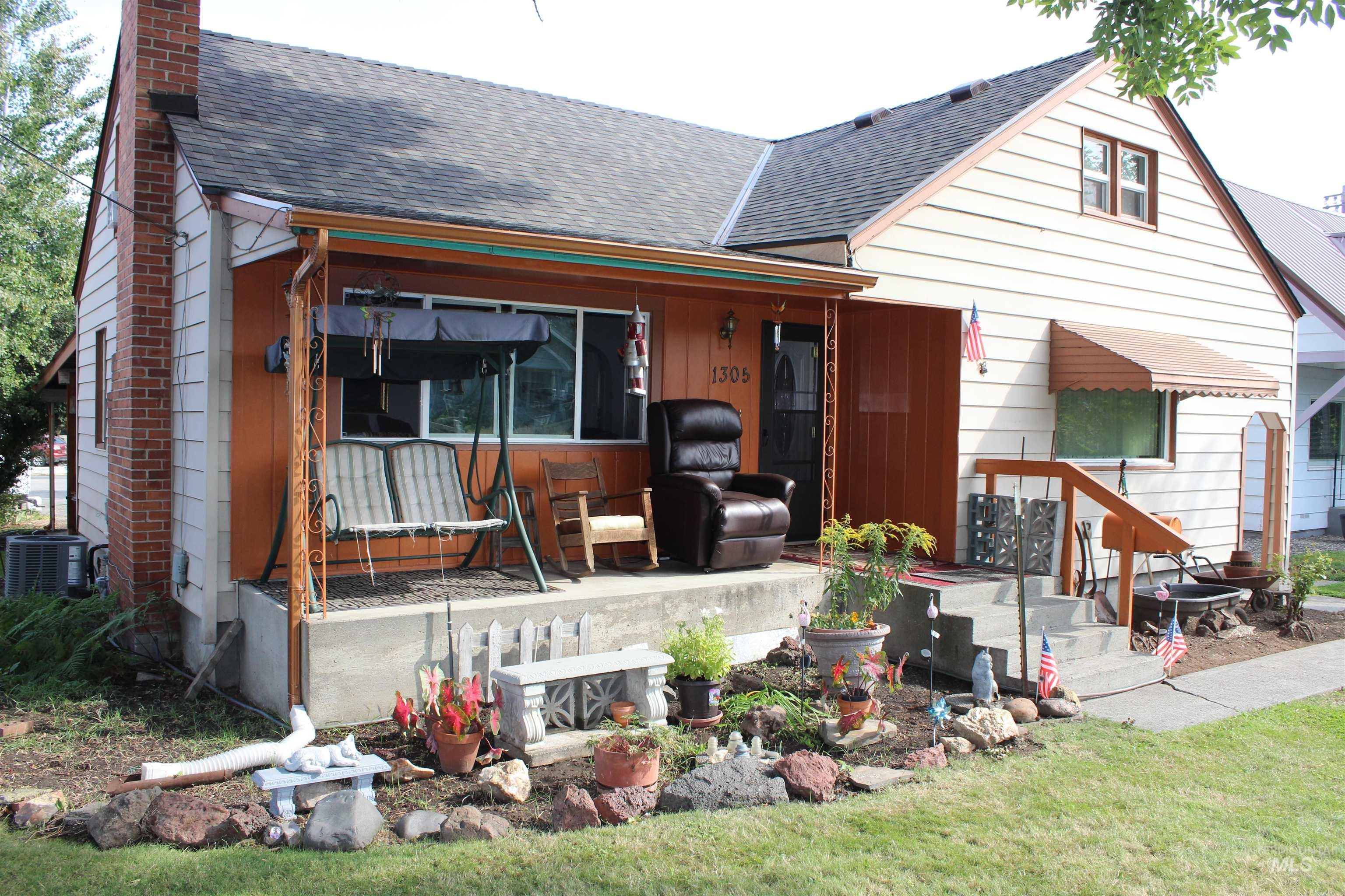 1305 12th Ave Property Photo 1
