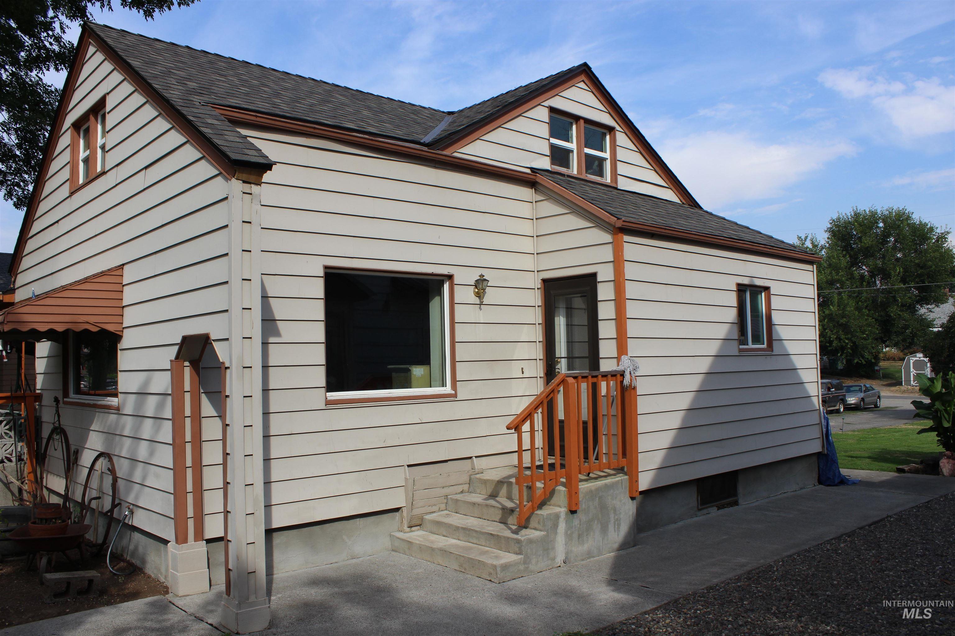1305 12th Ave Property Photo 2