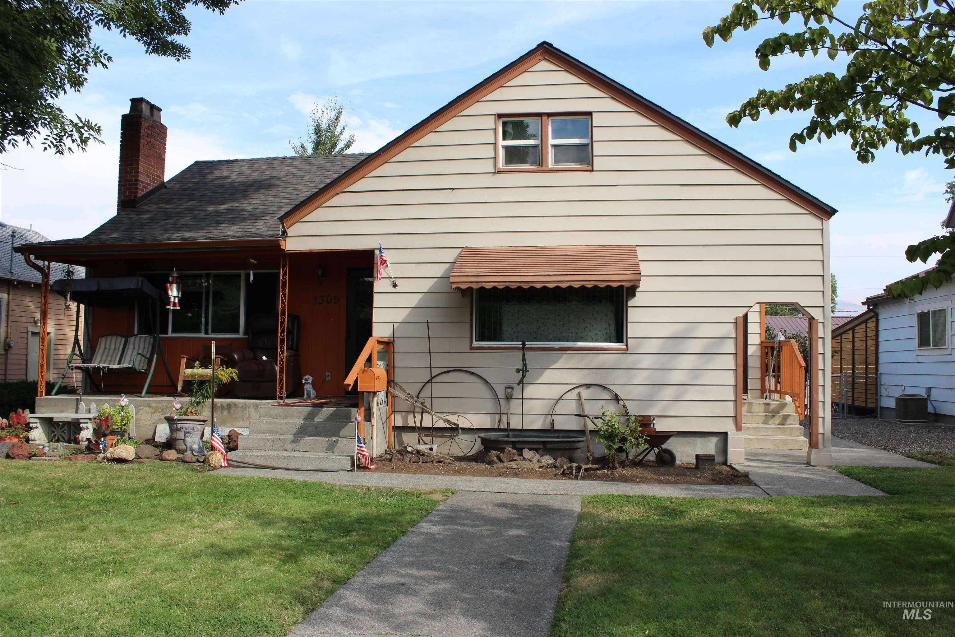1305 12th Ave Property Photo 3