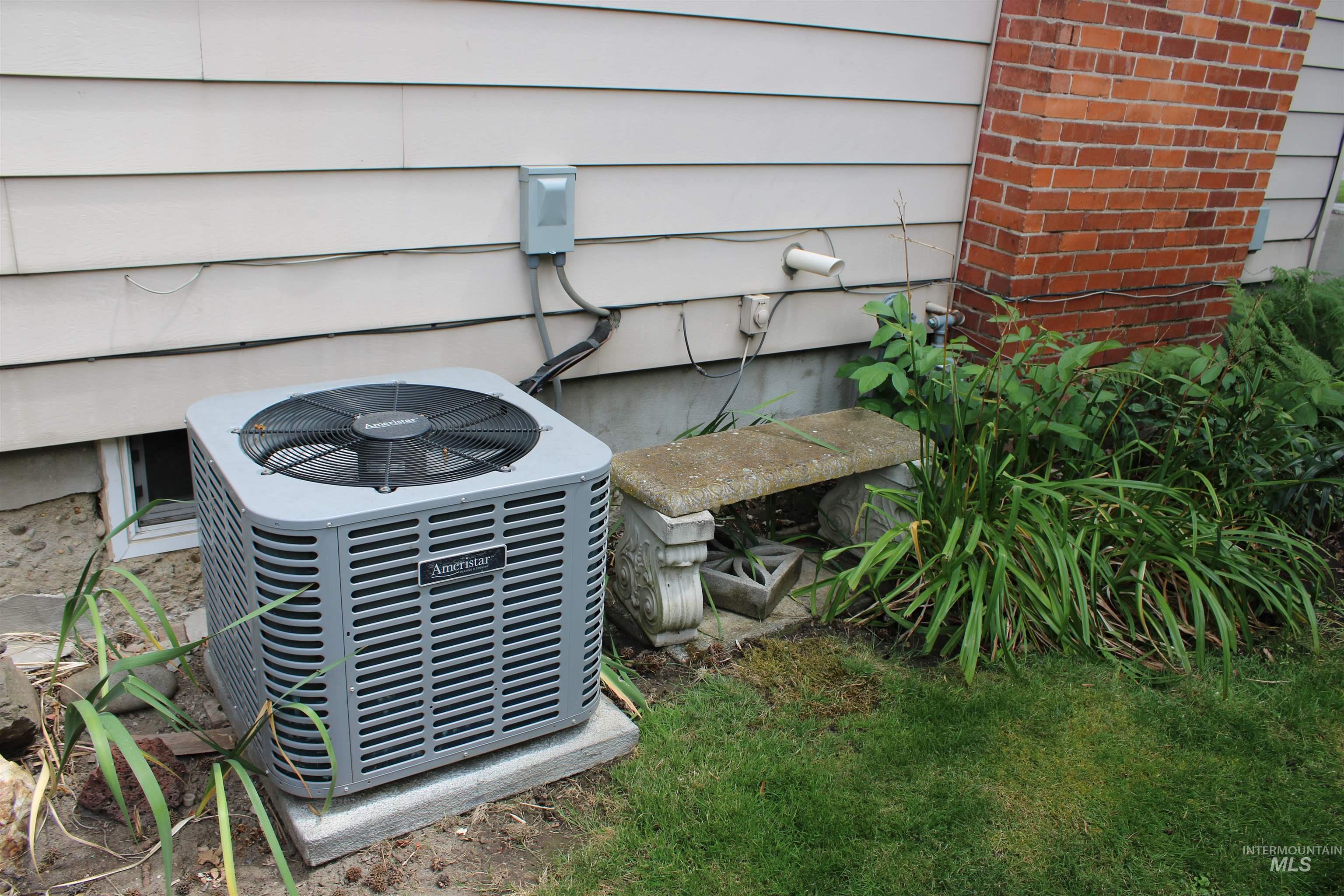 1305 12th Ave Property Photo 4