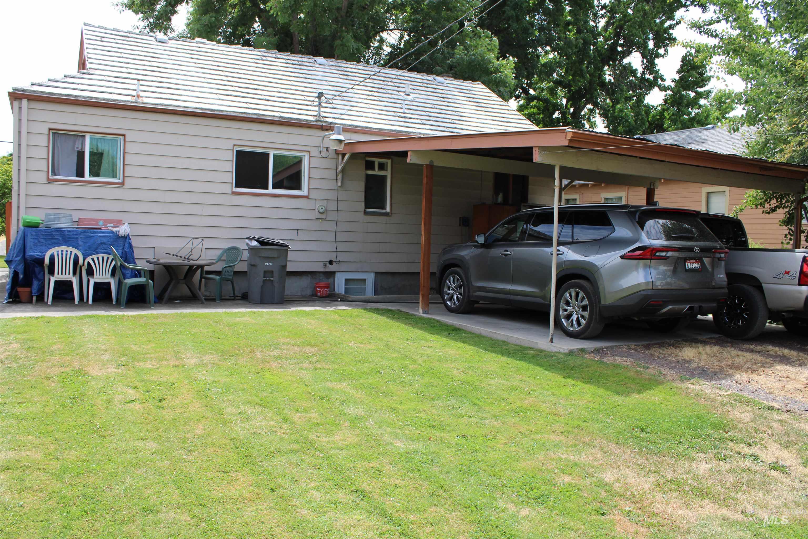 1305 12th Ave Property Photo 6