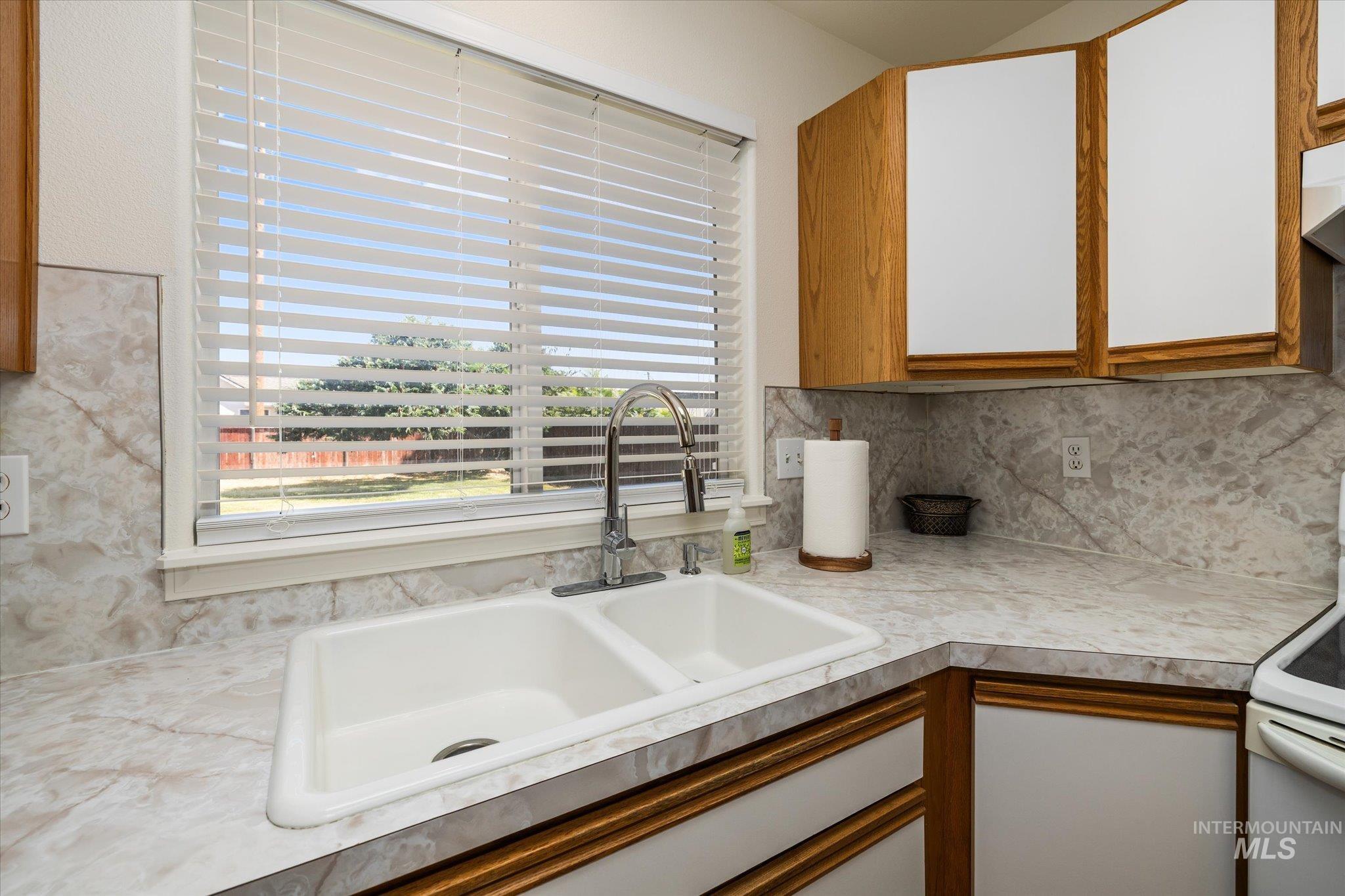 616 7th Property Photo 10