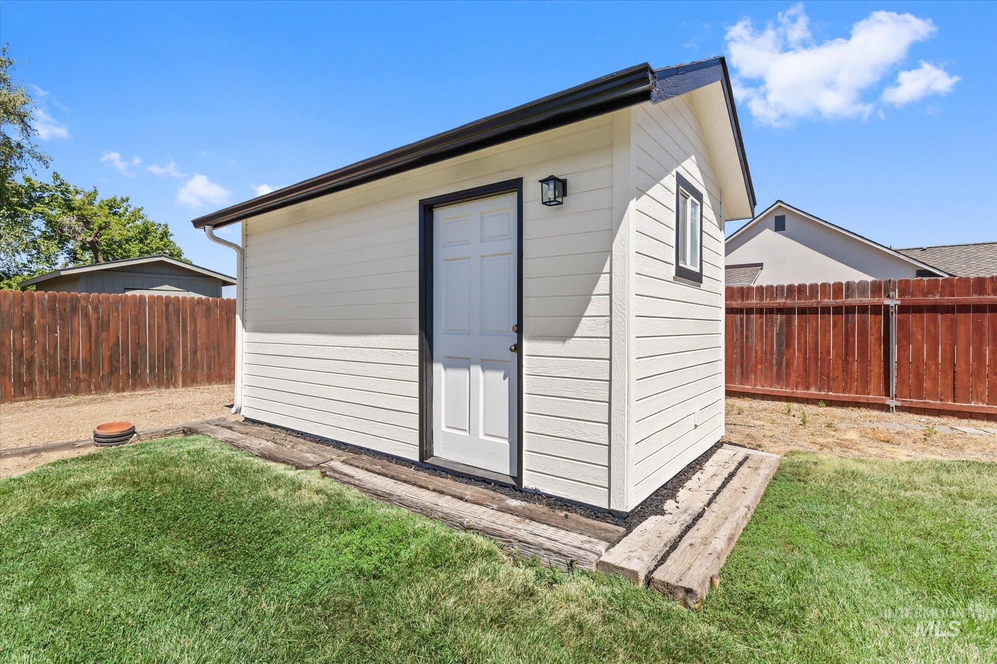 616 7th Property Photo 29