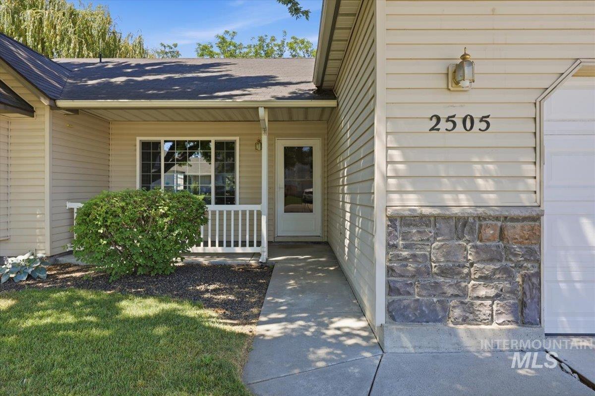 2505 S Bluegrass Dr Property Photo 2