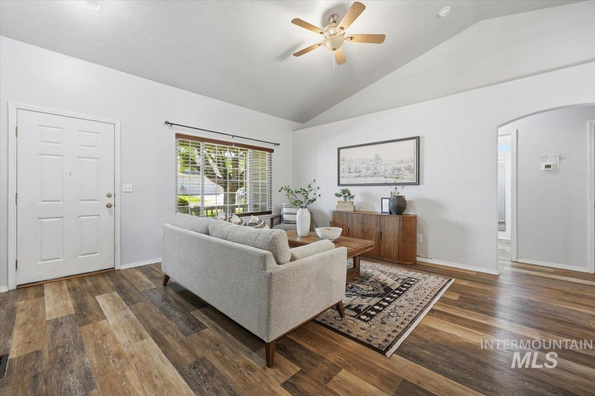 2505 S Bluegrass Dr Property Photo 5