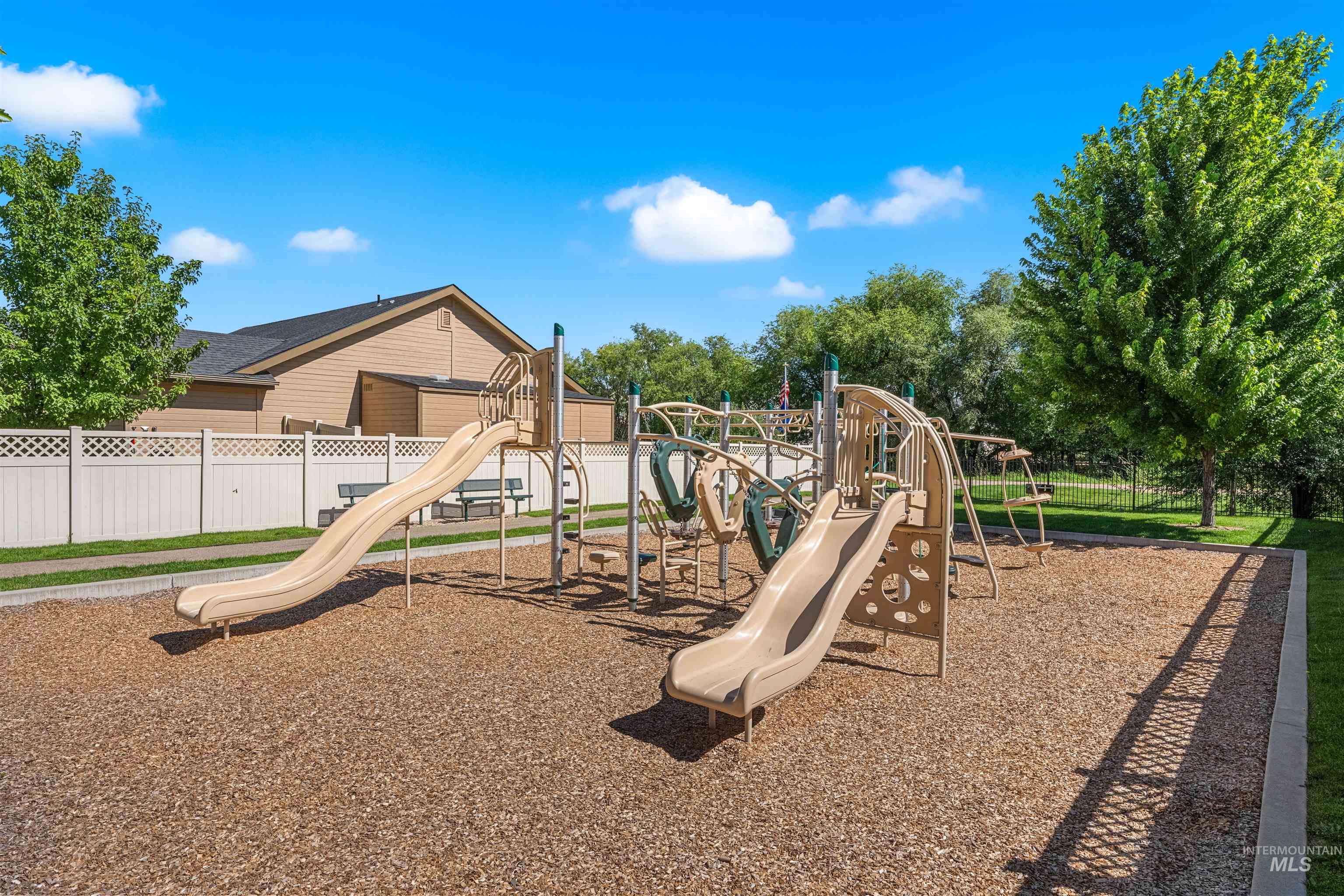 919 N Crownhaven Way Property Photo 31