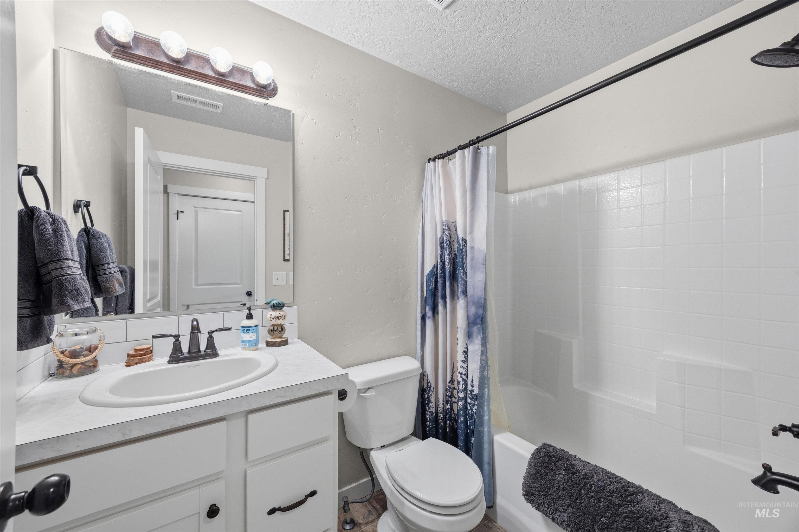 2327 N Destiny Ave Property Photo 19