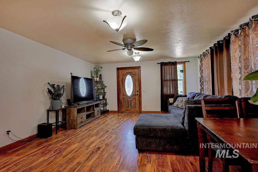 529 7th Ave W Property Photo 8