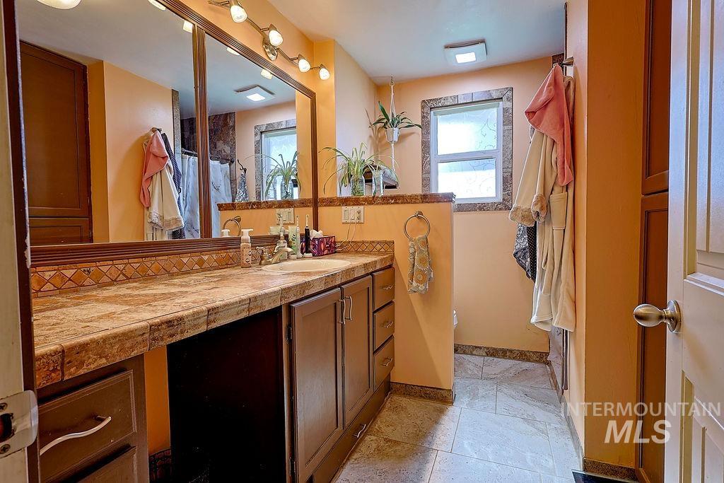 529 7th Ave W Property Photo 13