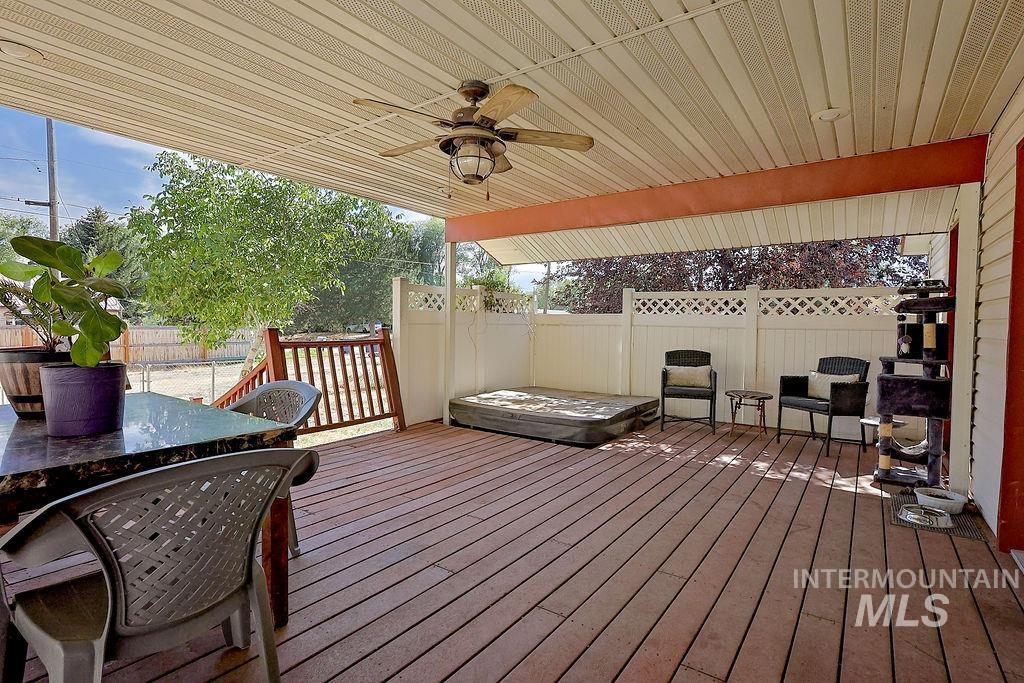 529 7th Ave W Property Photo 16