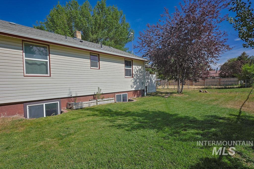 529 7th Ave W Property Photo 22