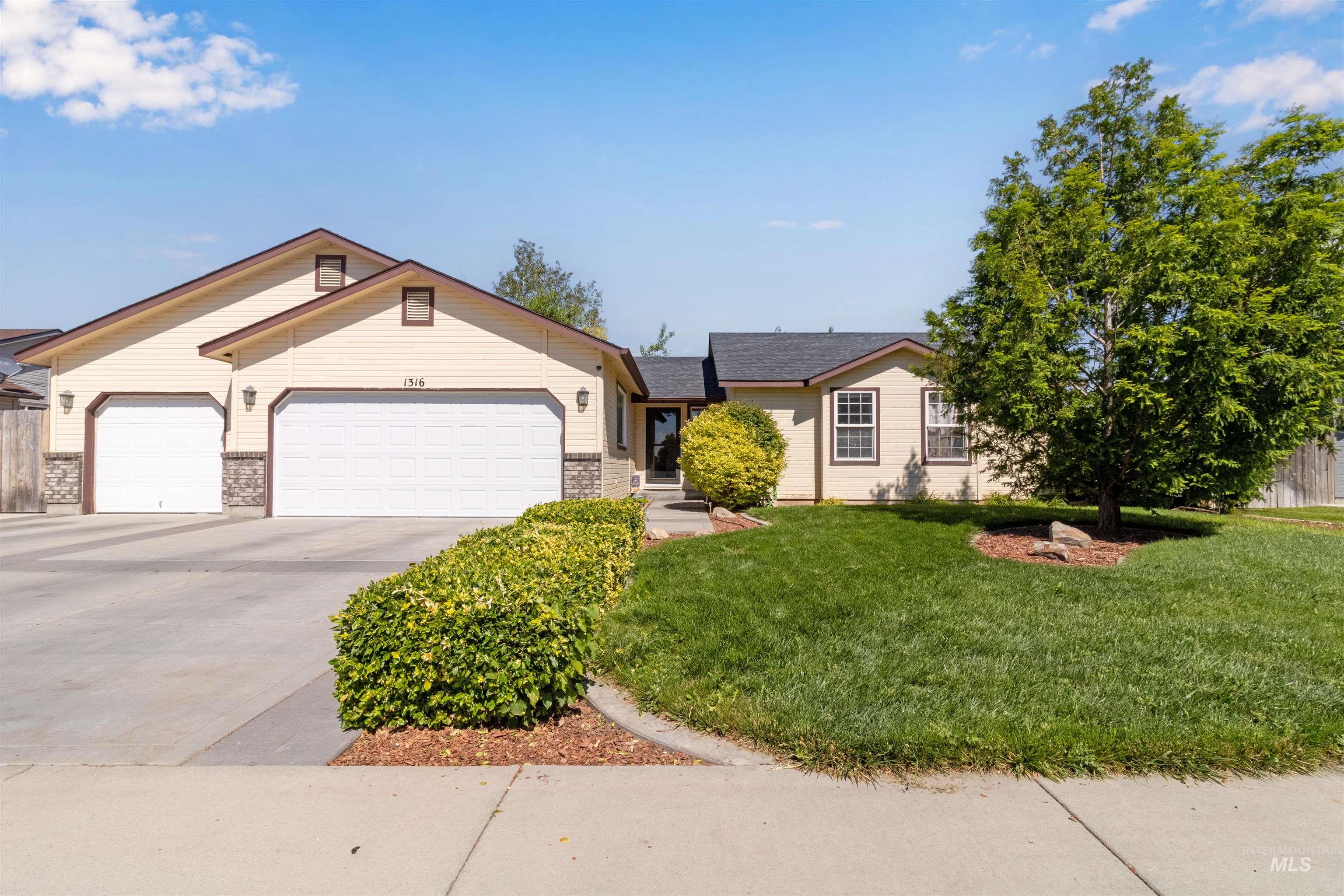 1316 Willow Creek Dr Property Photo 2
