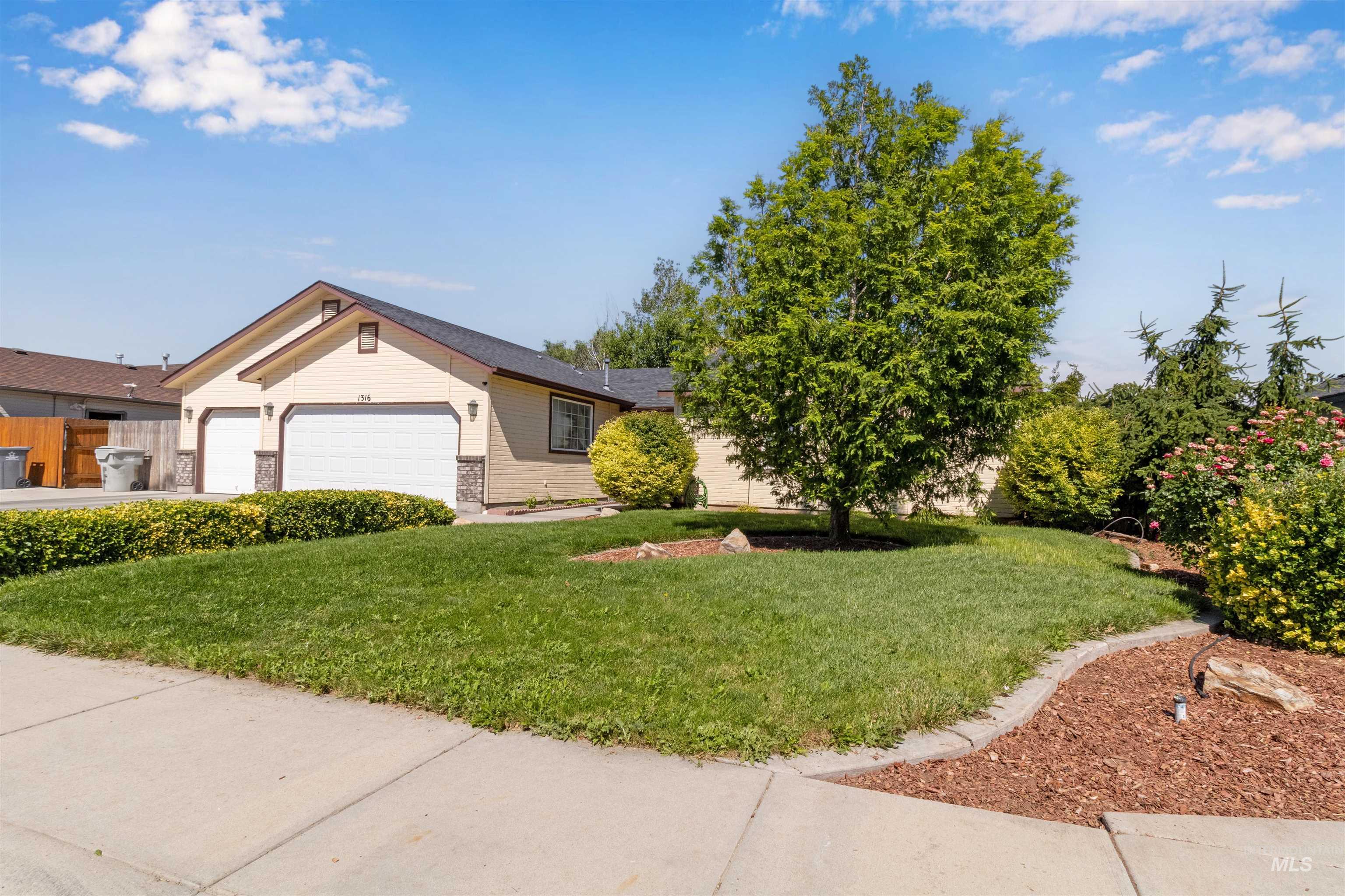 1316 Willow Creek Dr Property Photo 3