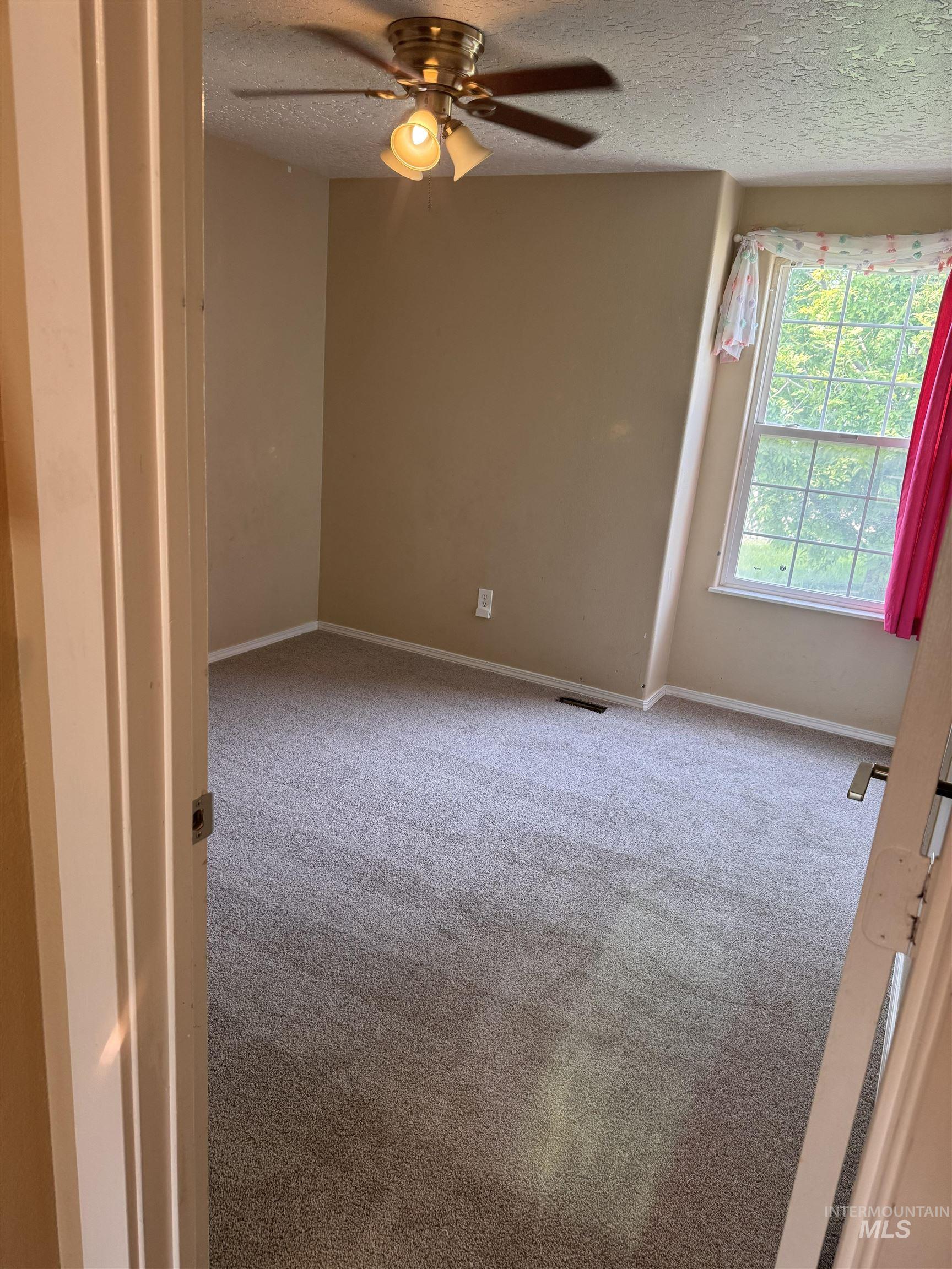 1316 Willow Creek Dr Property Photo 17