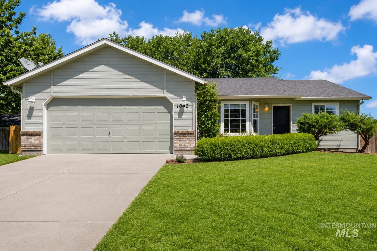 1042 N Stonehenge Way Property Photo 1