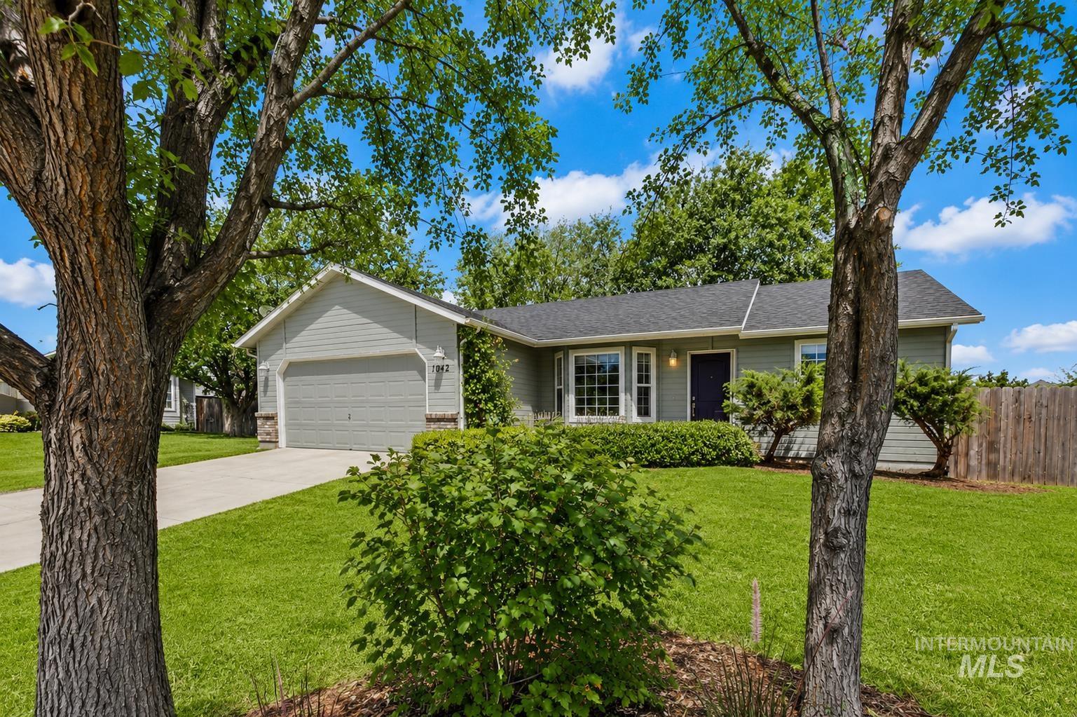 1042 N Stonehenge Way Property Photo 3