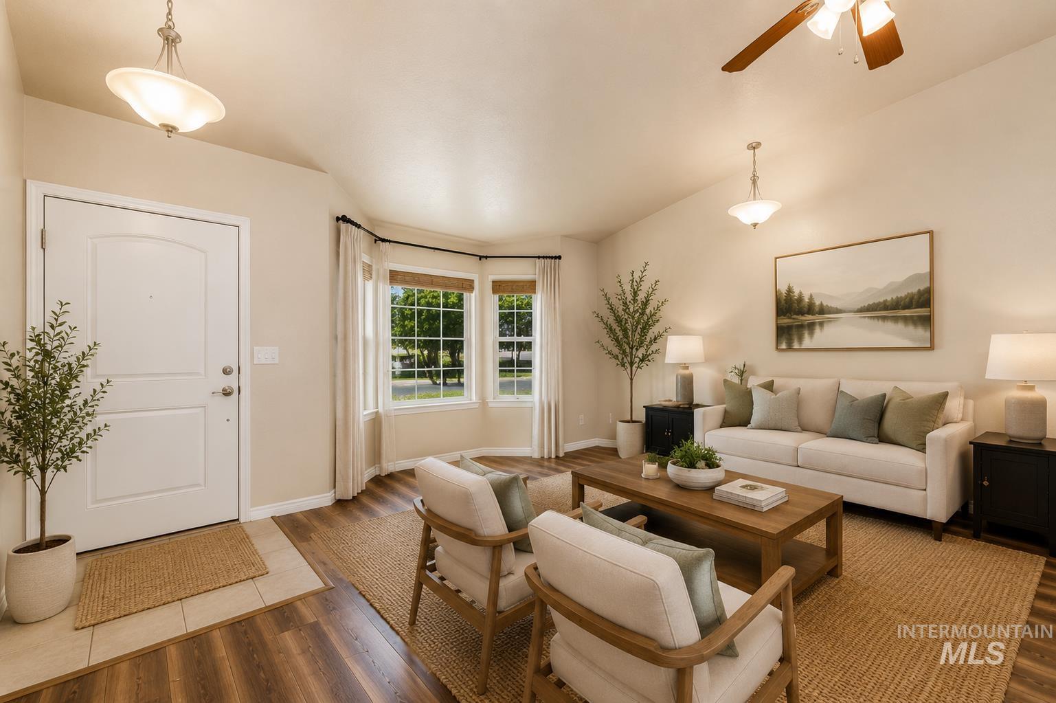 1042 N Stonehenge Way Property Photo 4
