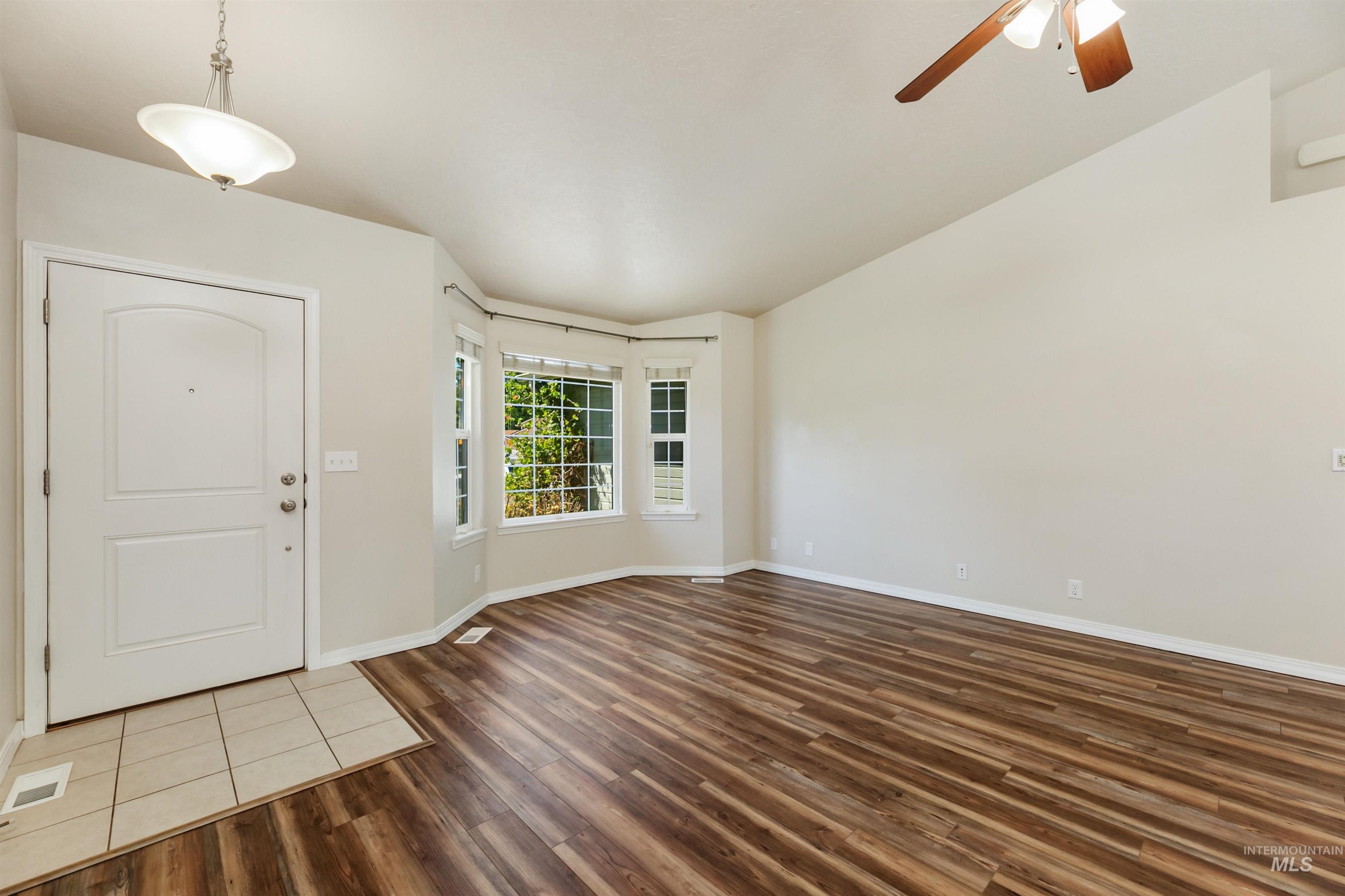 1042 N Stonehenge Way Property Photo 5