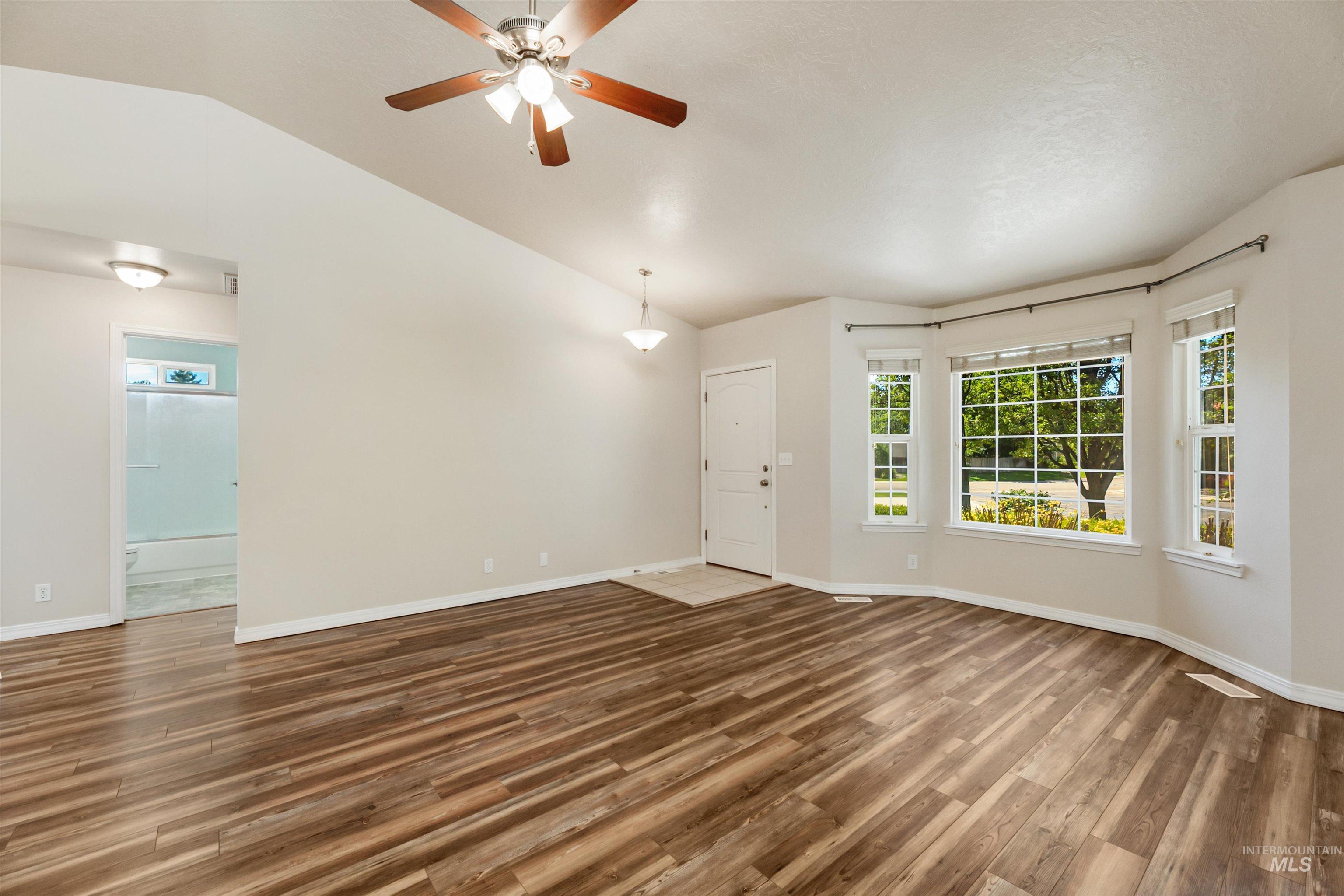 1042 N Stonehenge Way Property Photo 8