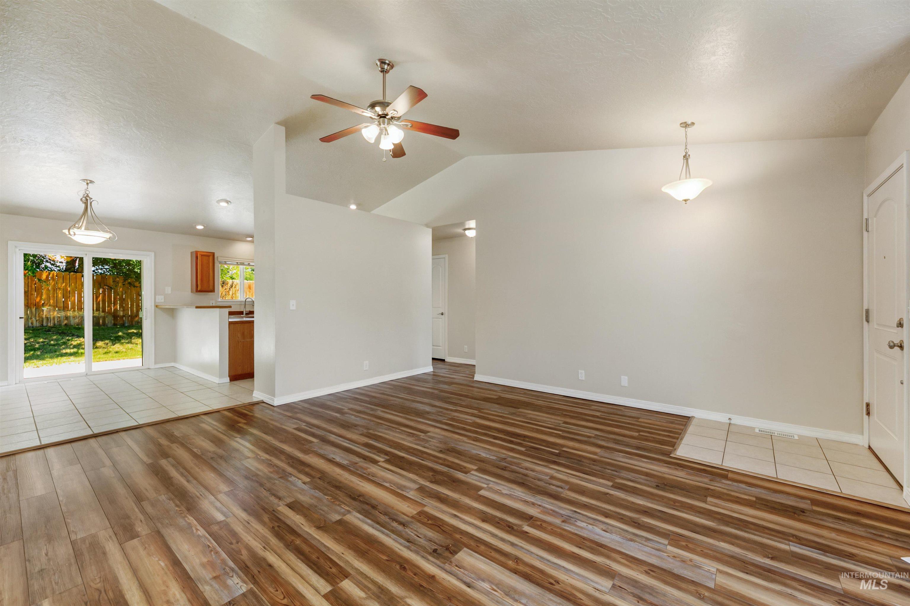 1042 N Stonehenge Way Property Photo 9