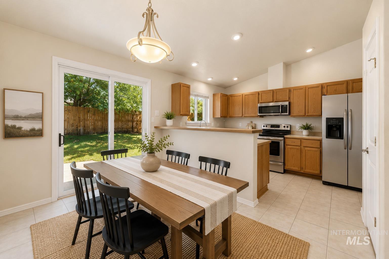 1042 N Stonehenge Way Property Photo 10