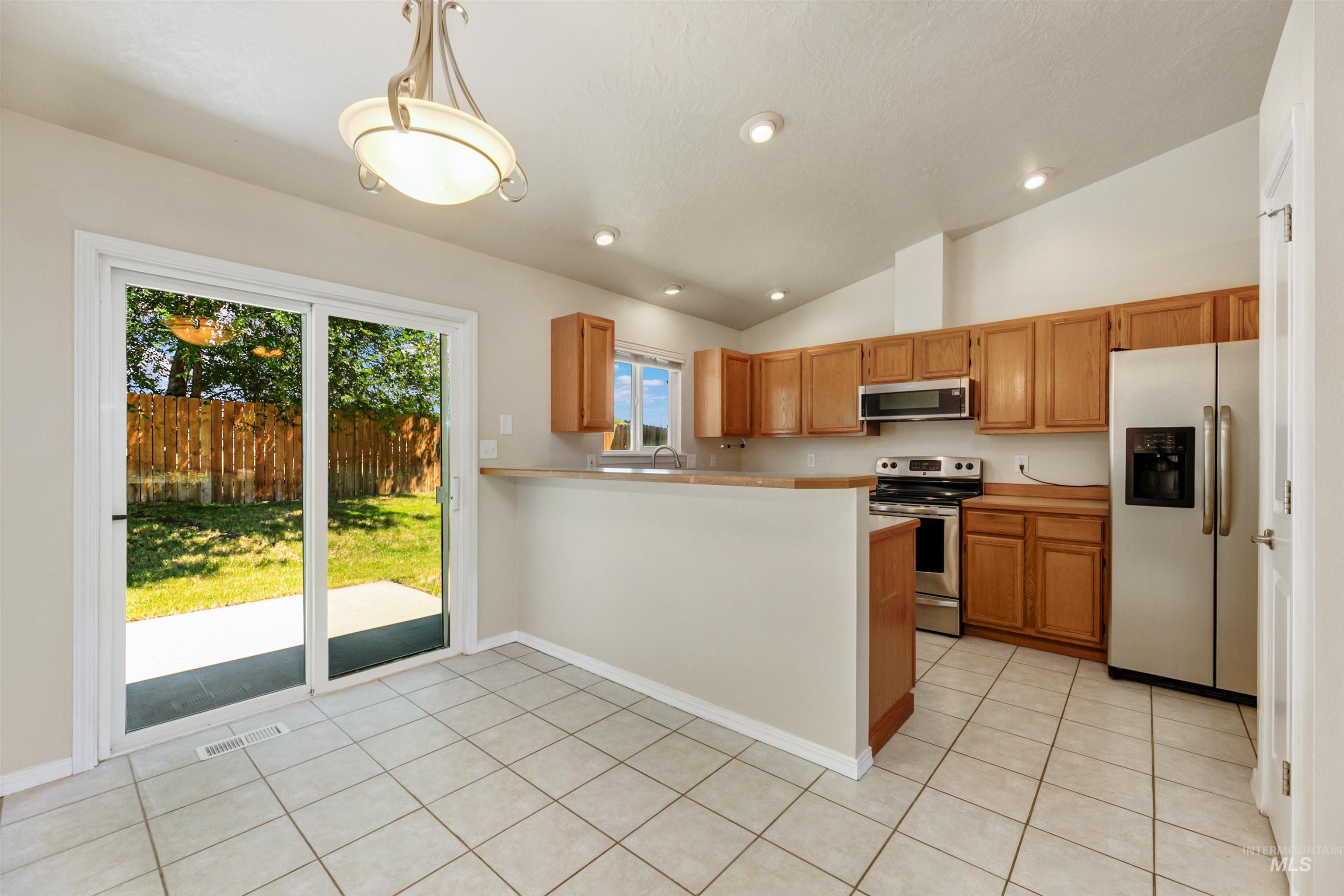 1042 N Stonehenge Way Property Photo 11