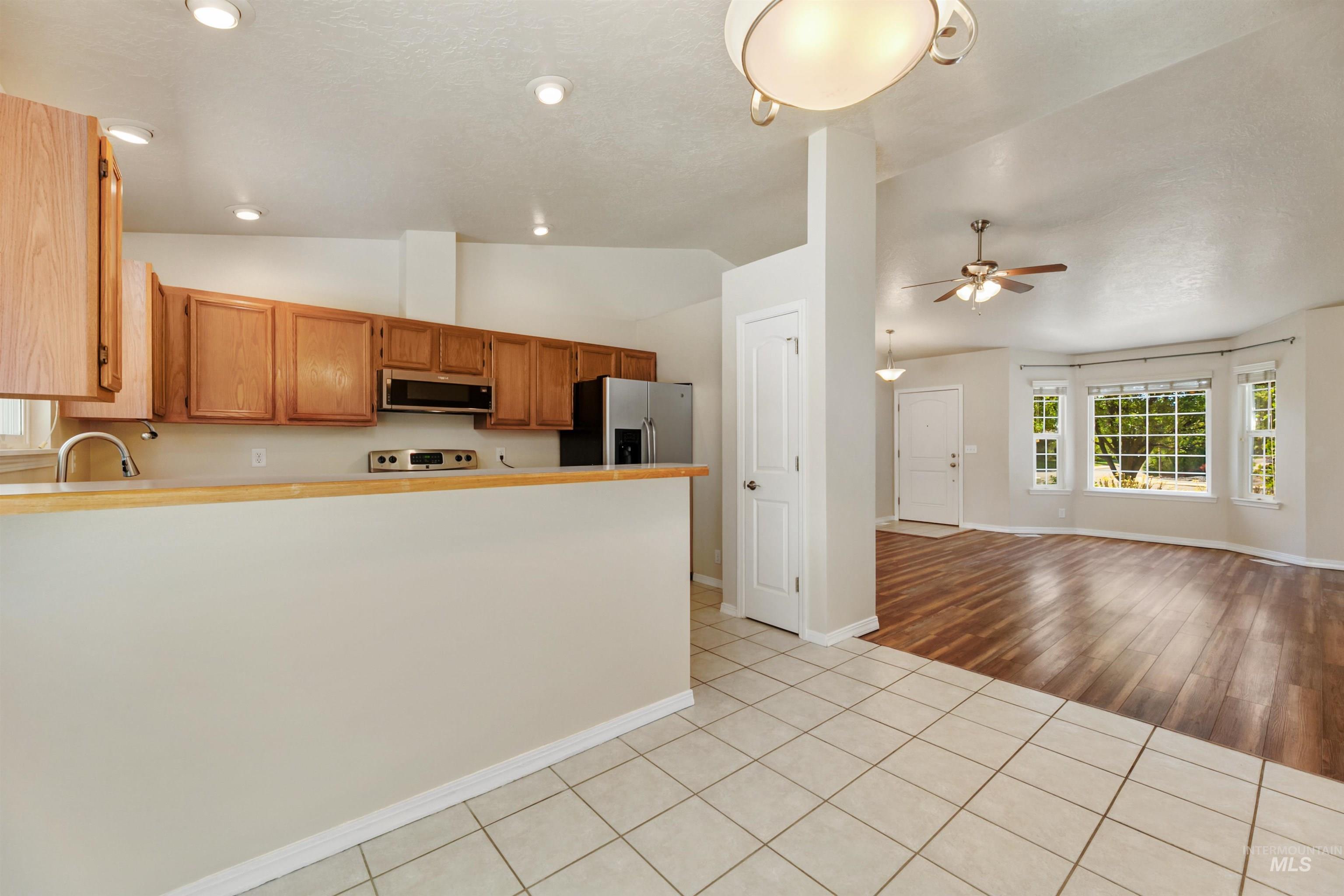 1042 N Stonehenge Way Property Photo 13