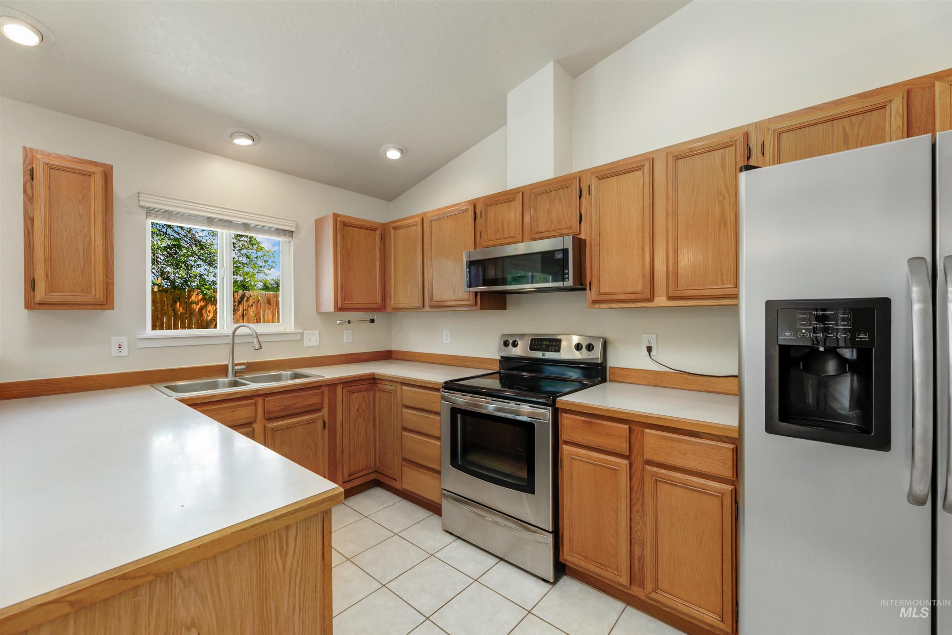 1042 N Stonehenge Way Property Photo 14