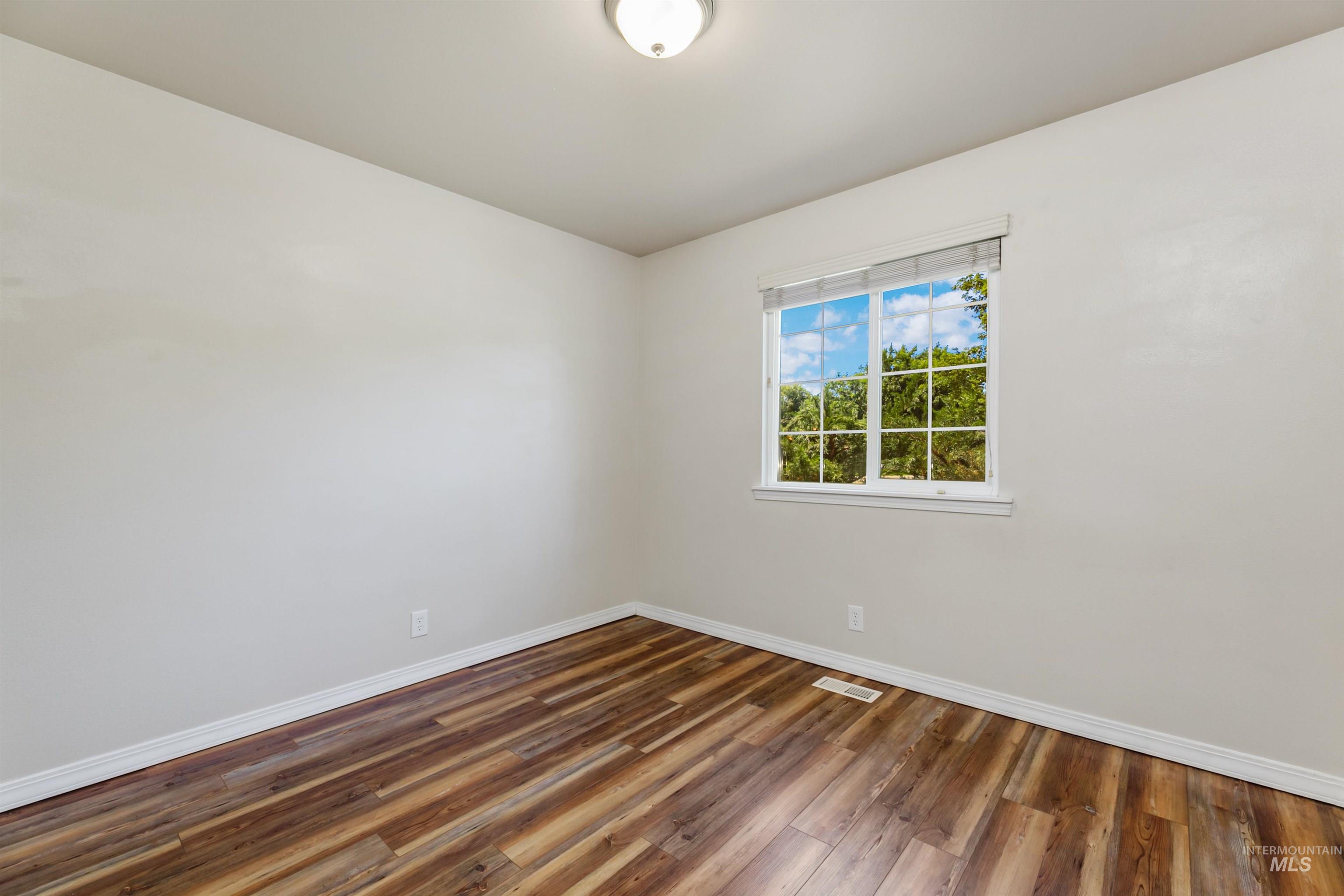 1042 N Stonehenge Way Property Photo 16