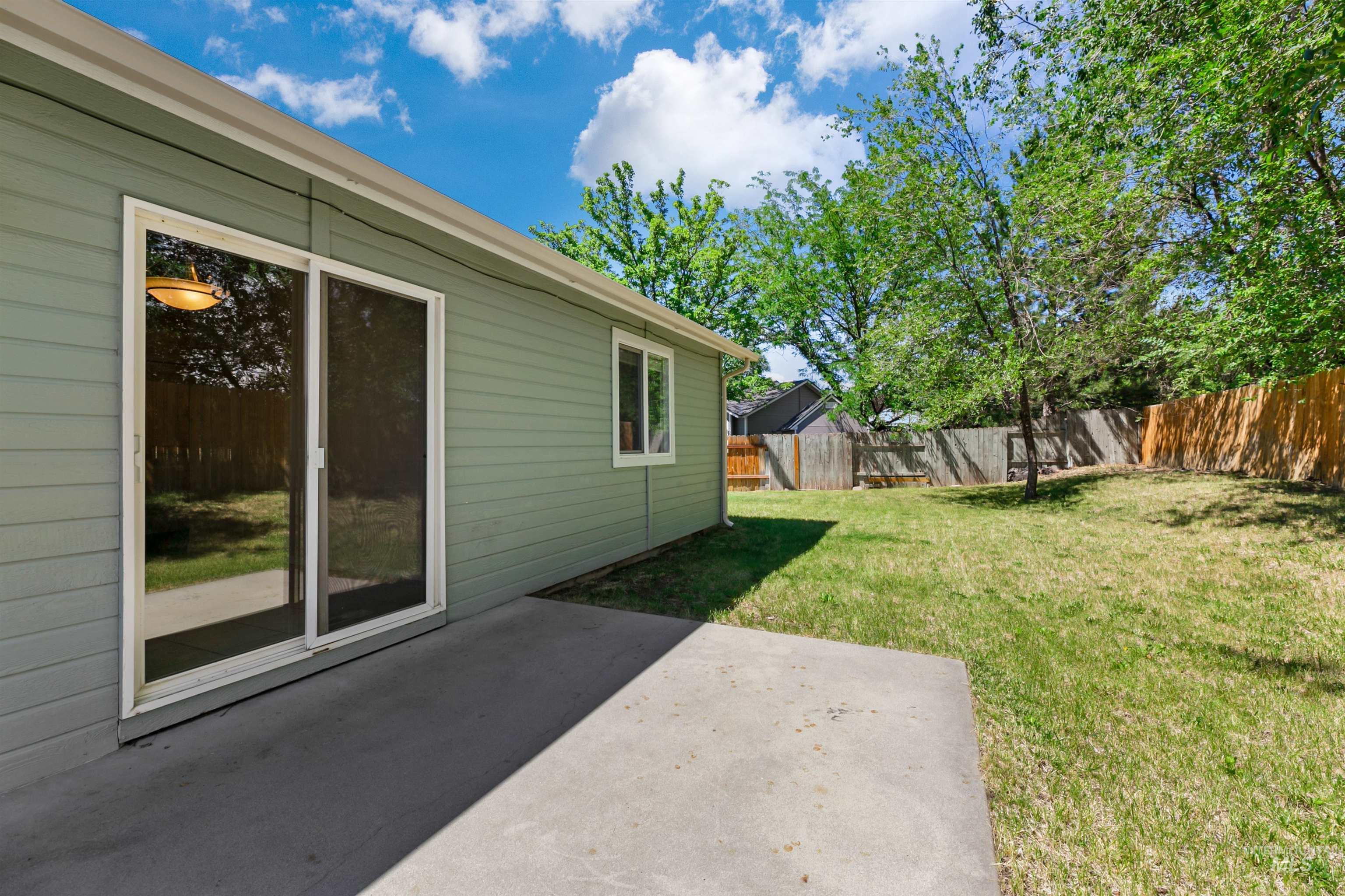 1042 N Stonehenge Way Property Photo 28