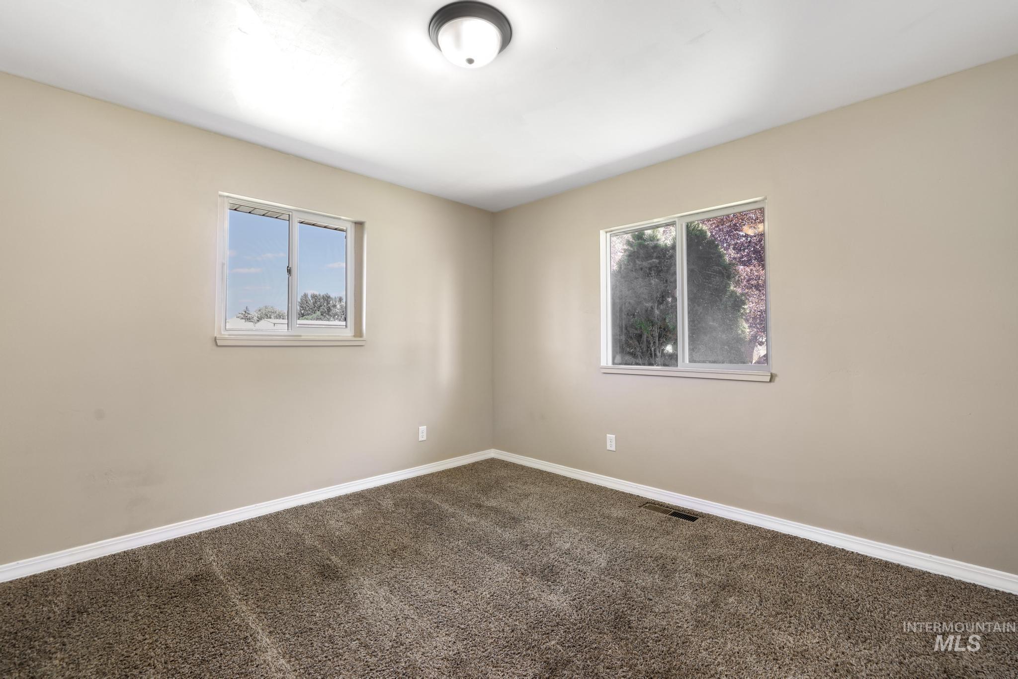 647 King Circle Dr Property Photo 15
