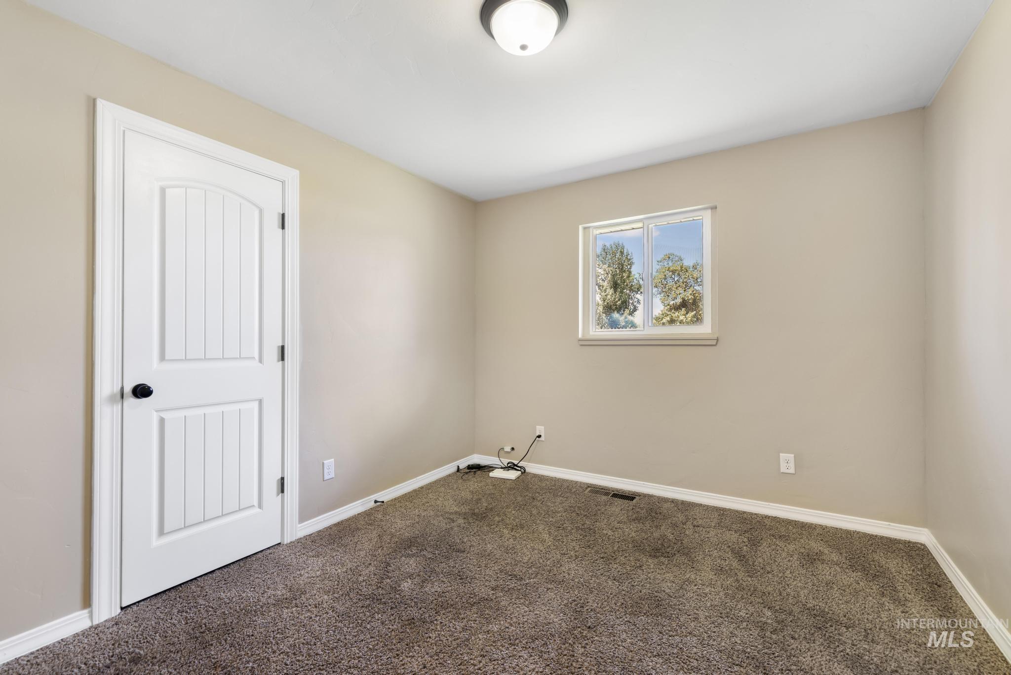 647 King Circle Dr Property Photo 17