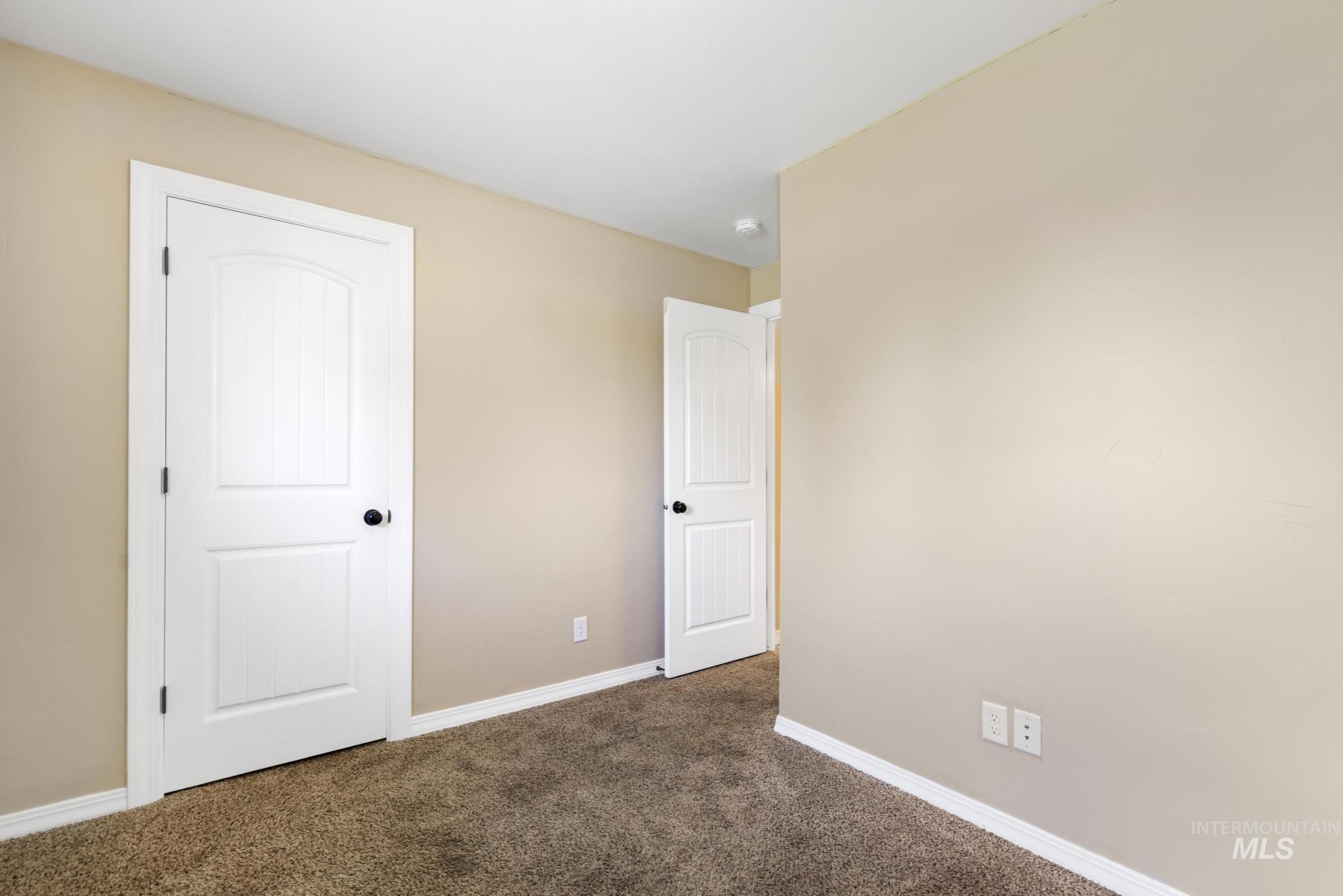 647 King Circle Dr Property Photo 18