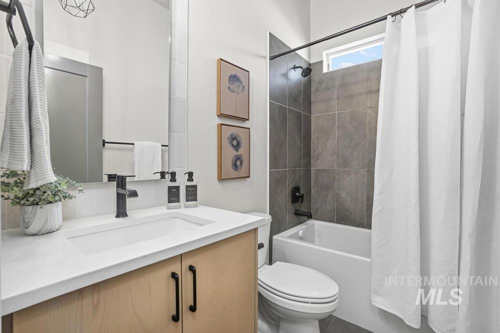 4257 E Jameson Ct Property Photo 17
