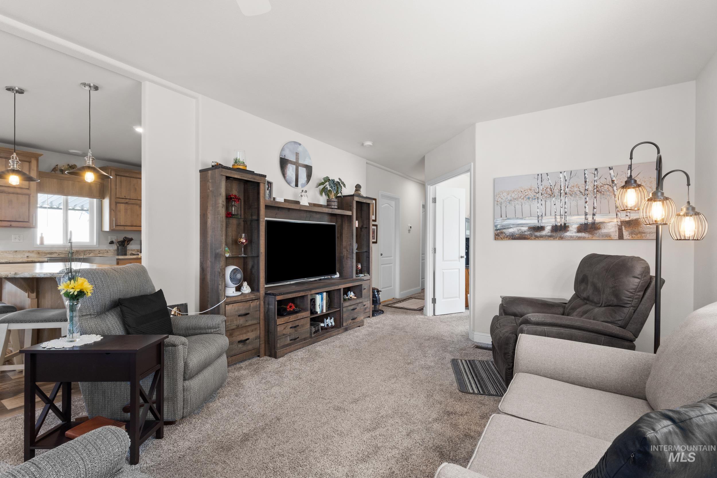 2401 S Owyhee St Property Photo 10
