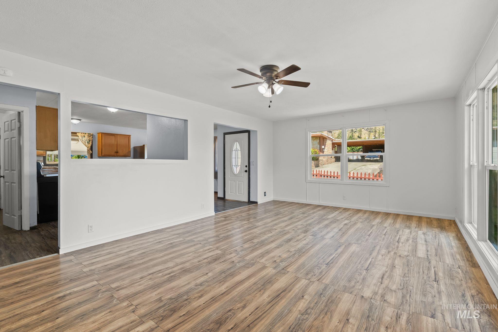 11750 Hartford Ave Property Photo 6