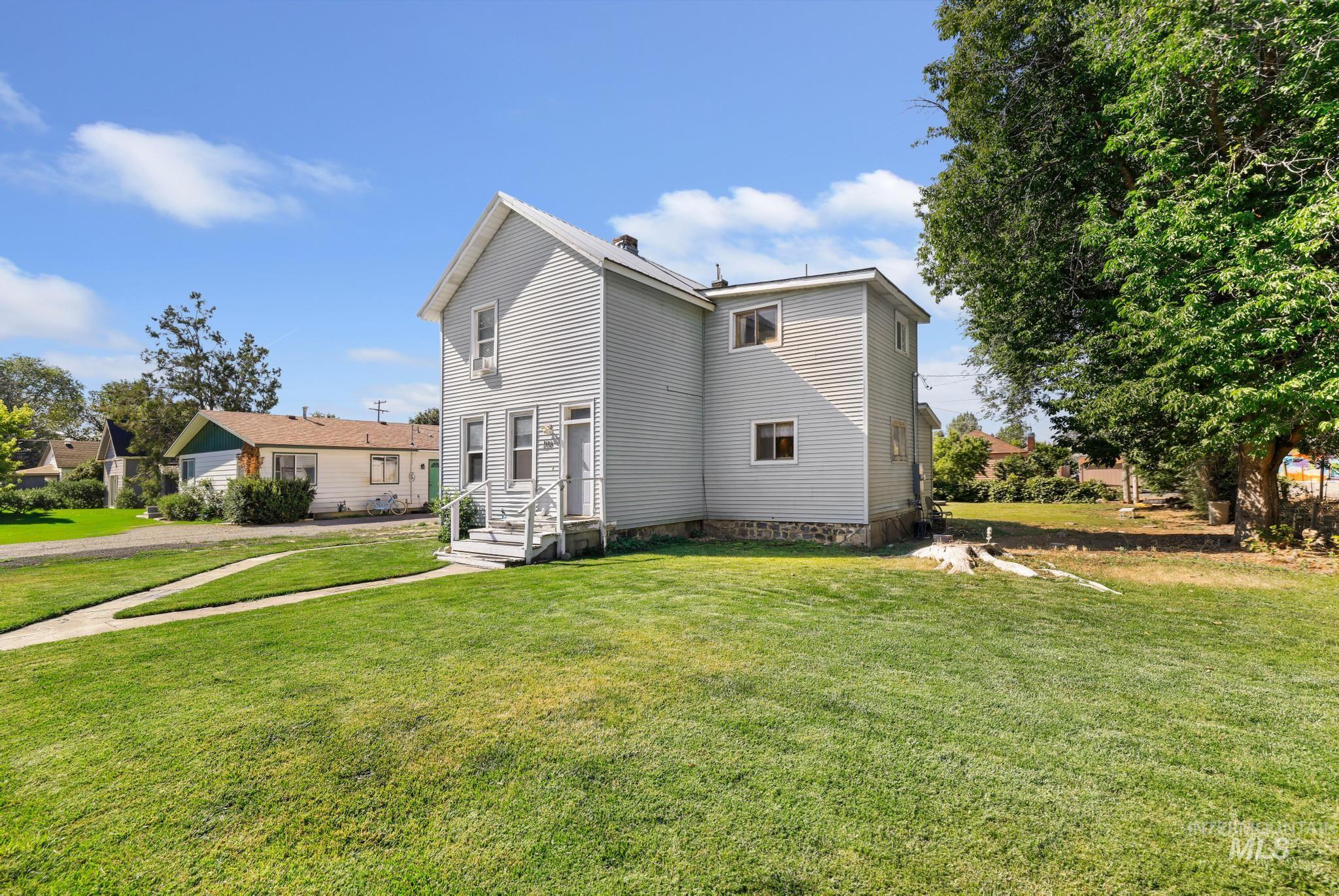 108 E C St Property Photo 2