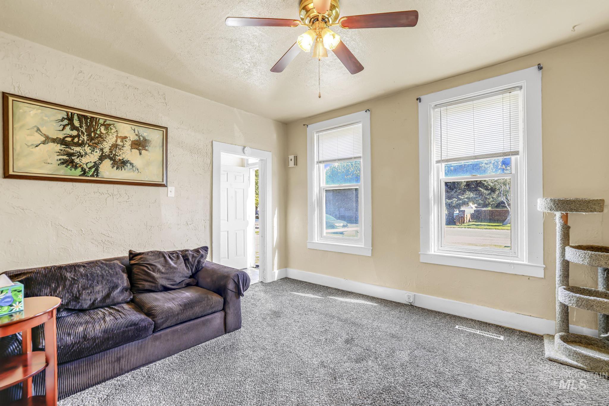 108 E C St Property Photo 4