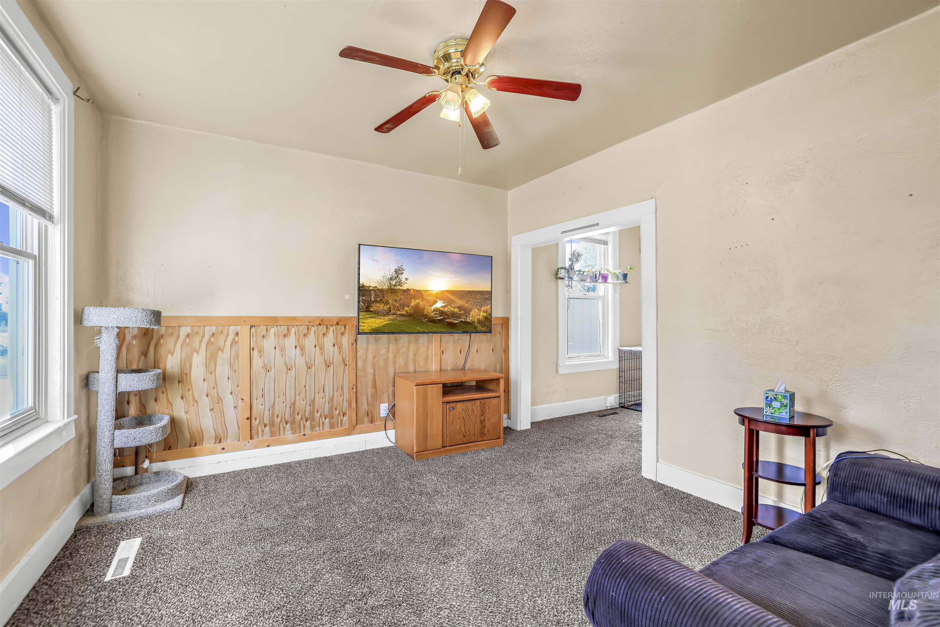 108 E C St Property Photo 5