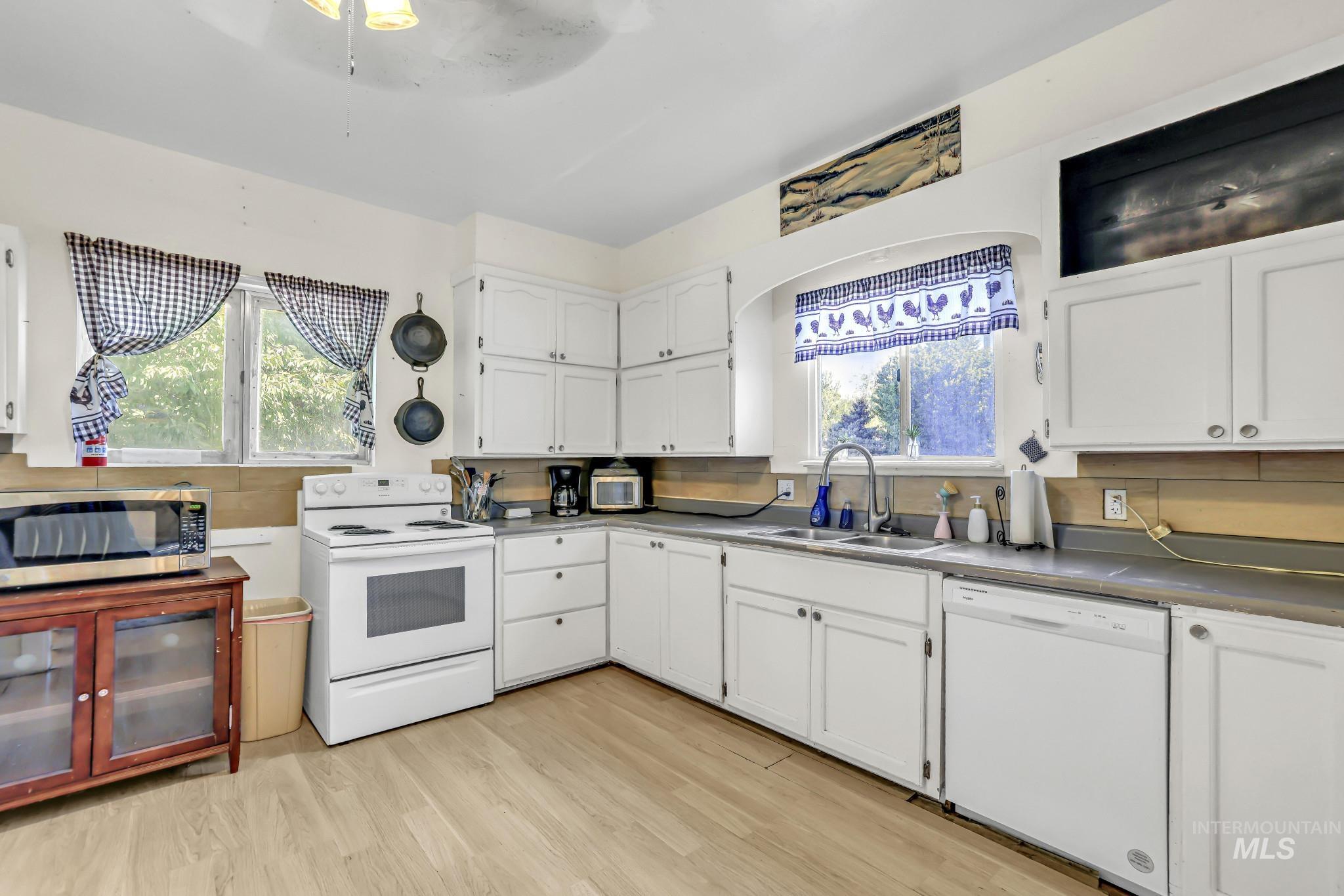 108 E C St Property Photo 8