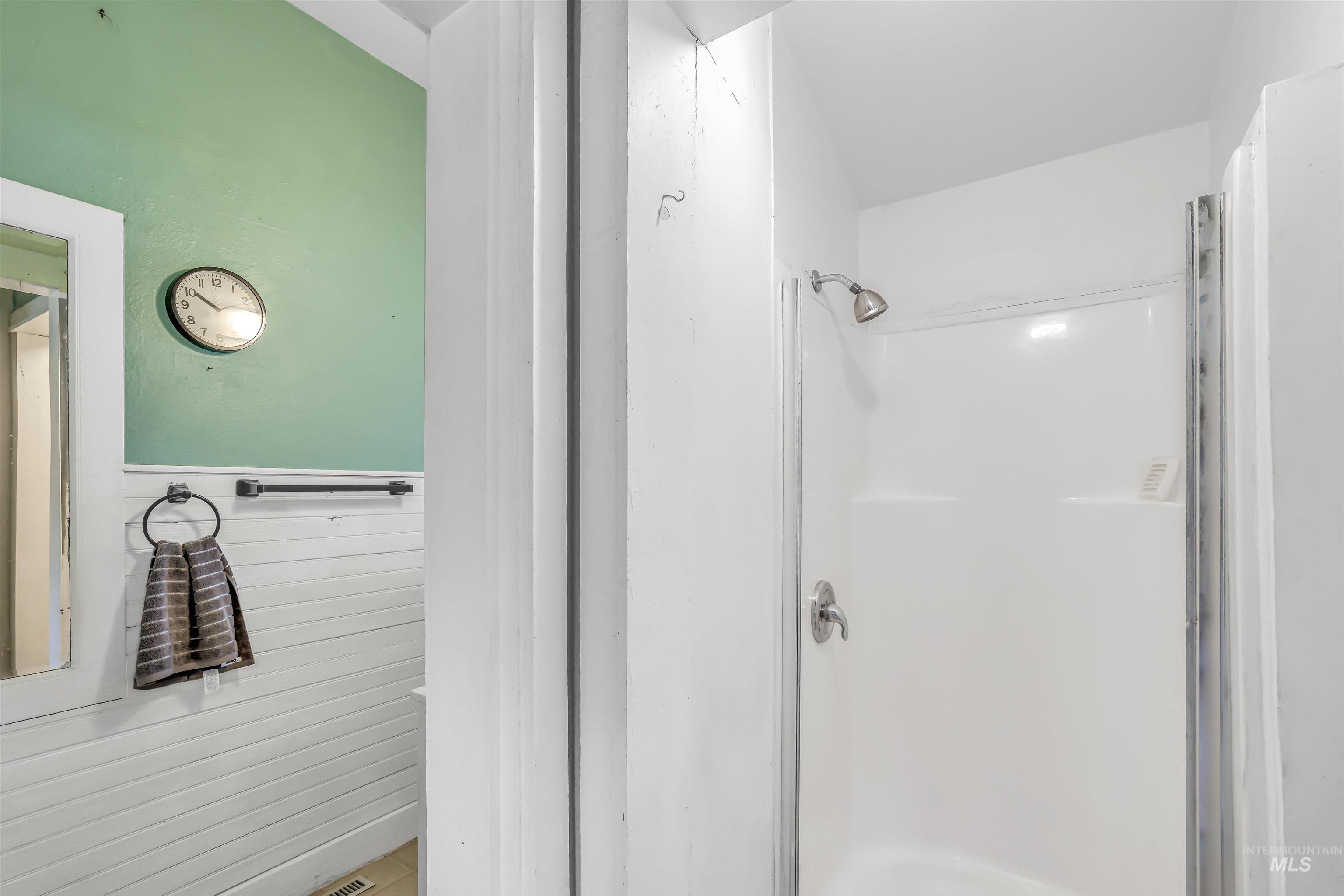 108 E C St Property Photo 10